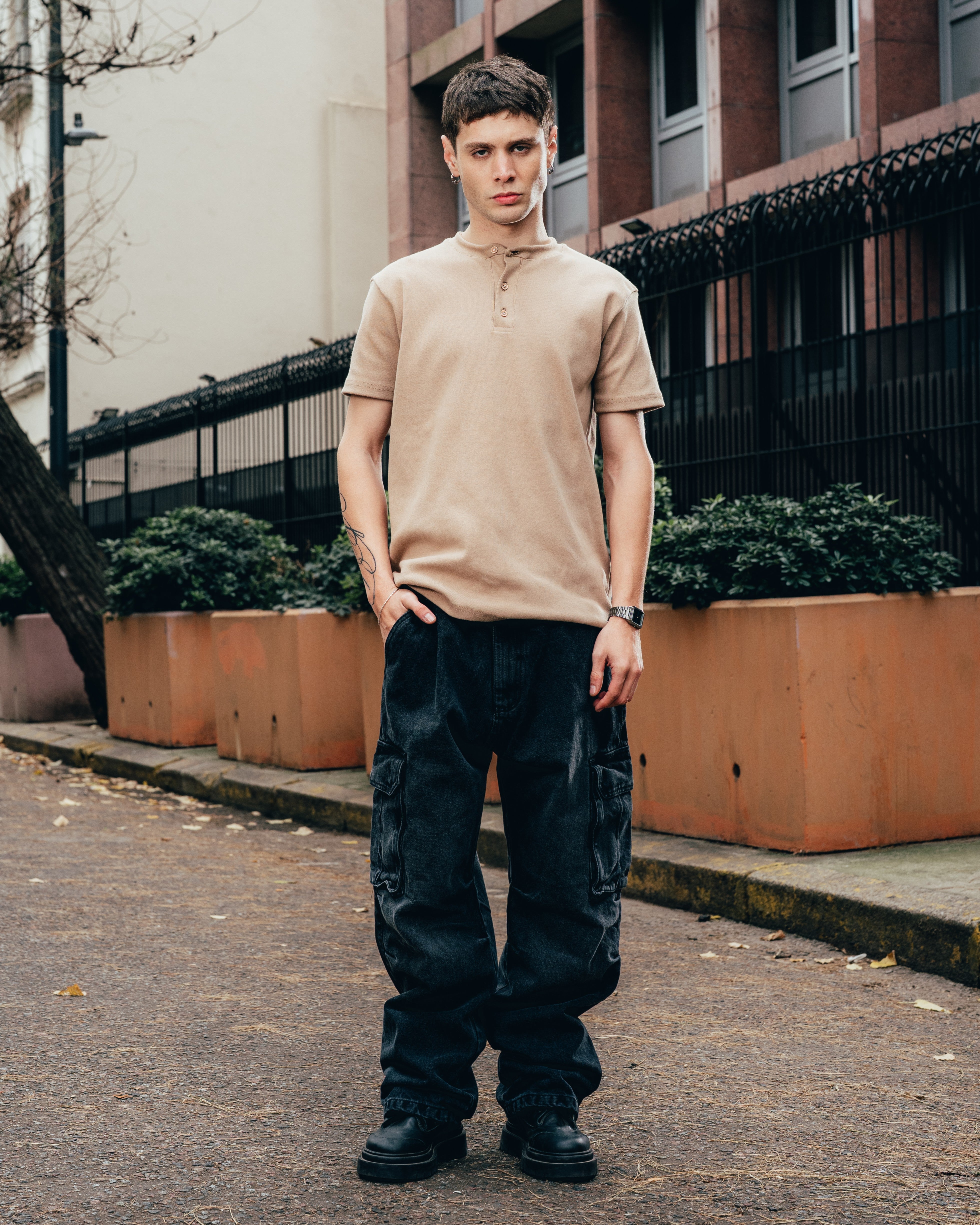 REMERA HENLEY [ PRIMARI ] BROWN