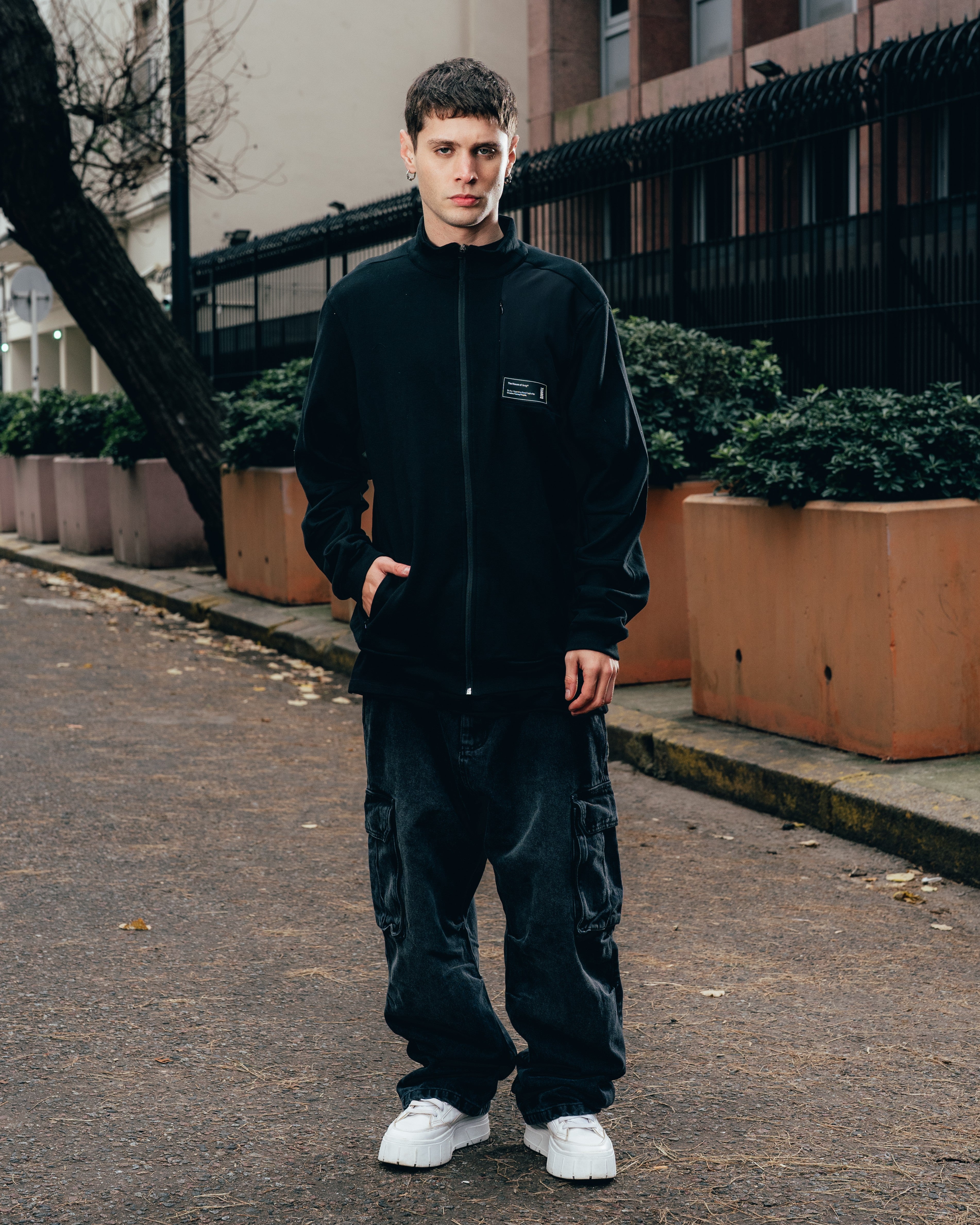 CAMPERA DEPORTIVA [ PRIMARI ] BLACK