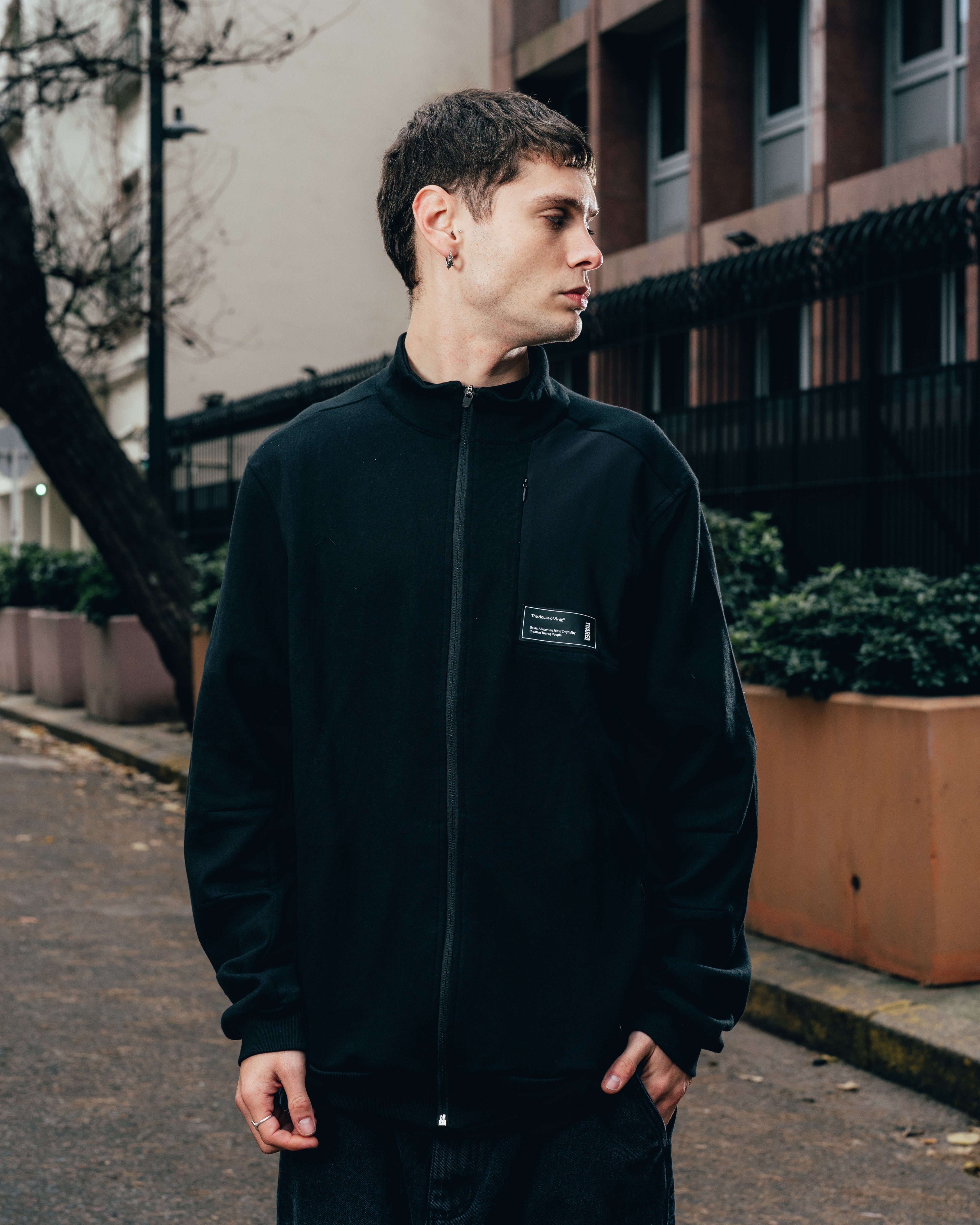 CAMPERA DEPORTIVA [ PRIMARI ] BLACK