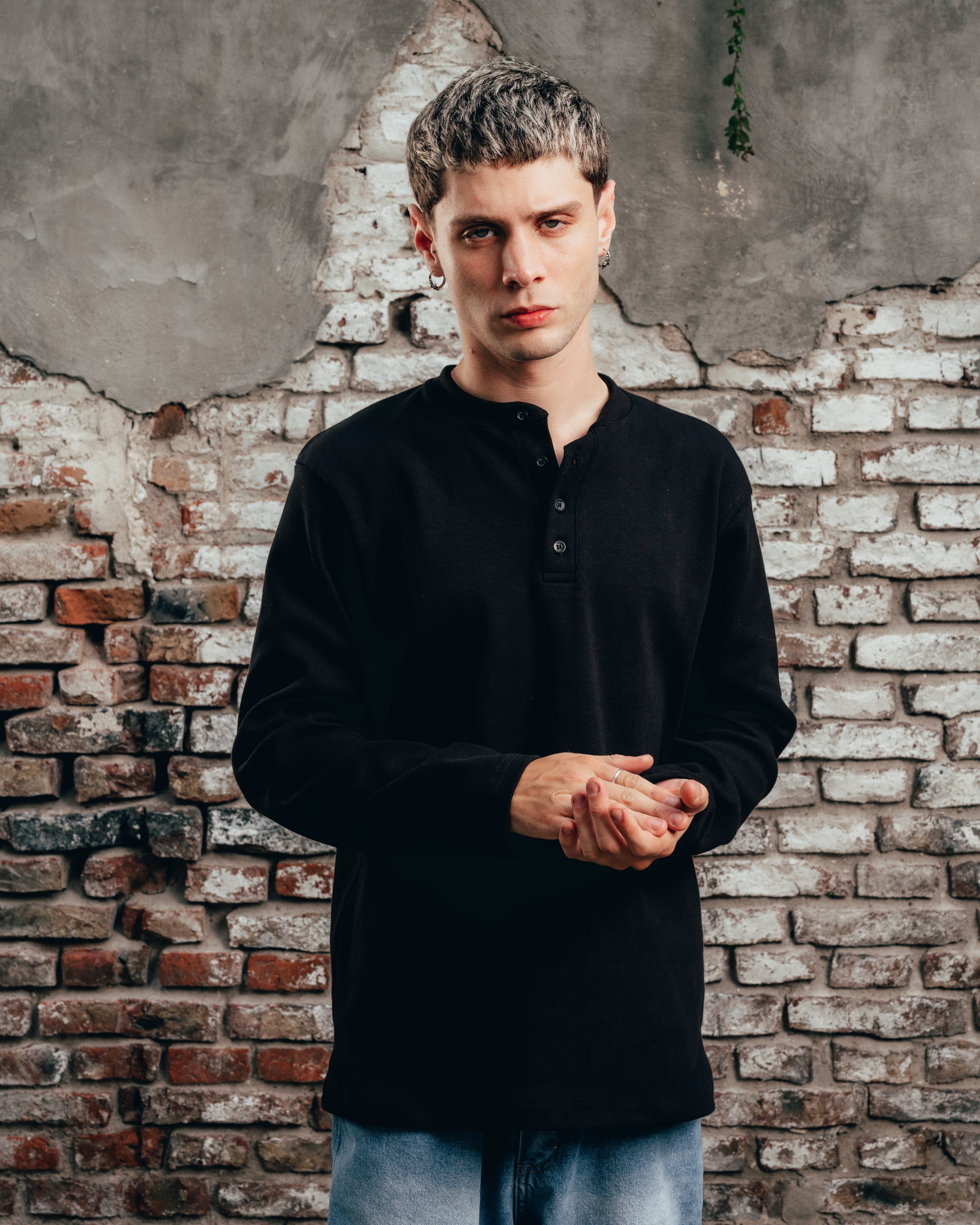 REMERA HENLEY MANGA LARGA [ PRIMARI ] BLACK
