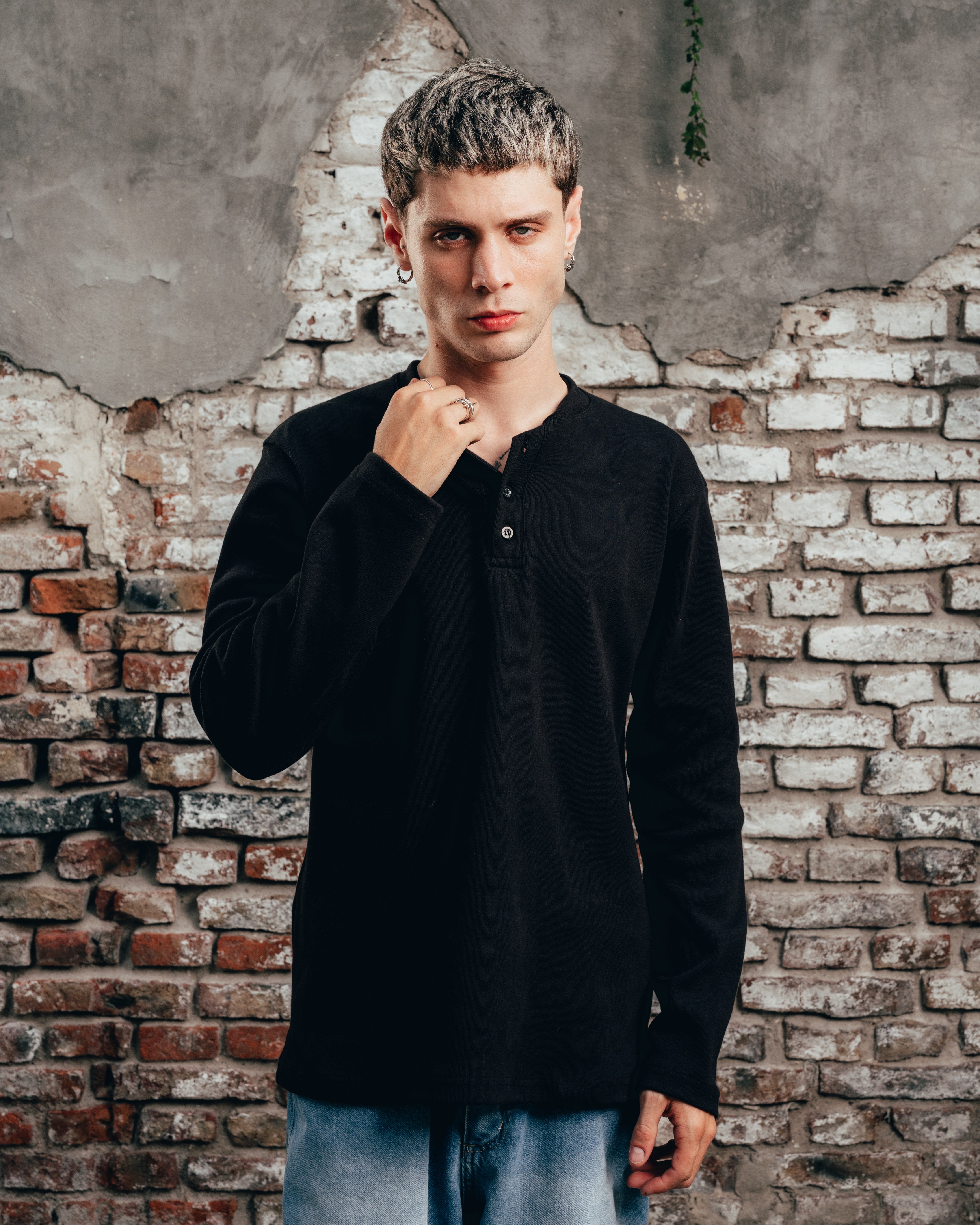 REMERA HENLEY MANGA LARGA [ PRIMARI ] BLACK