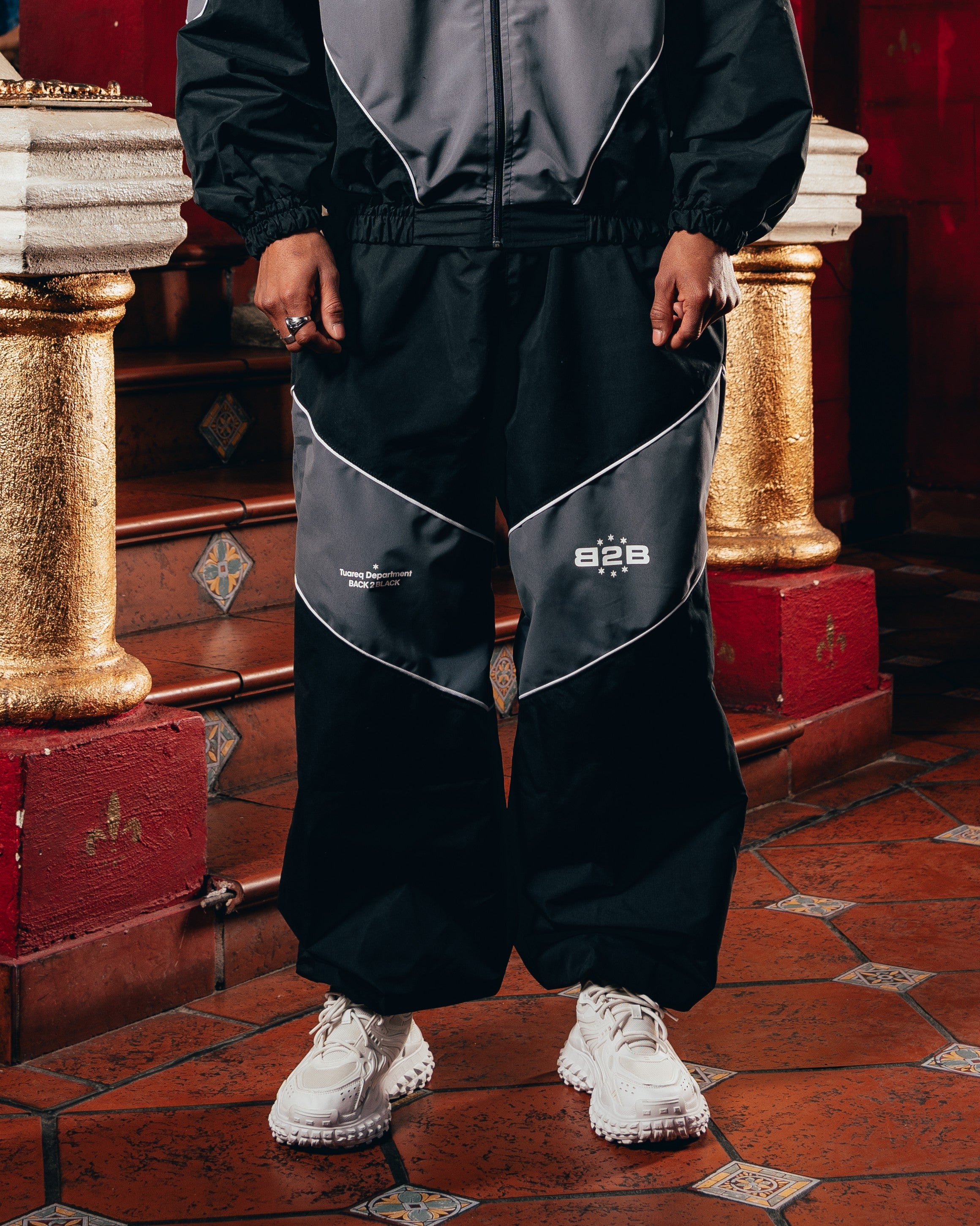 JOGGER DEPORTIVO ROMPEVIENTO [ B2B ] BLACK