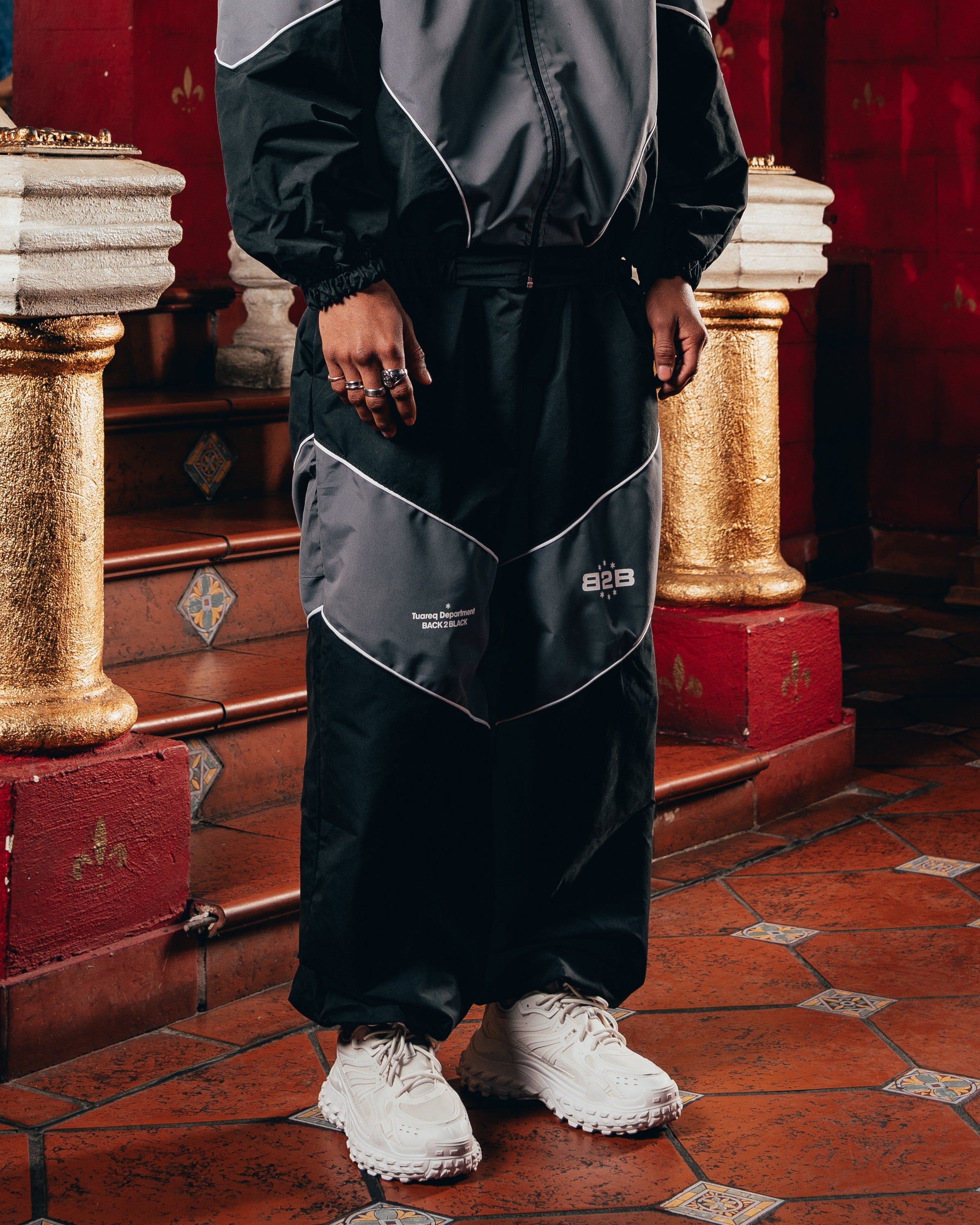 JOGGER DEPORTIVO ROMPEVIENTO [ B2B ] BLACK