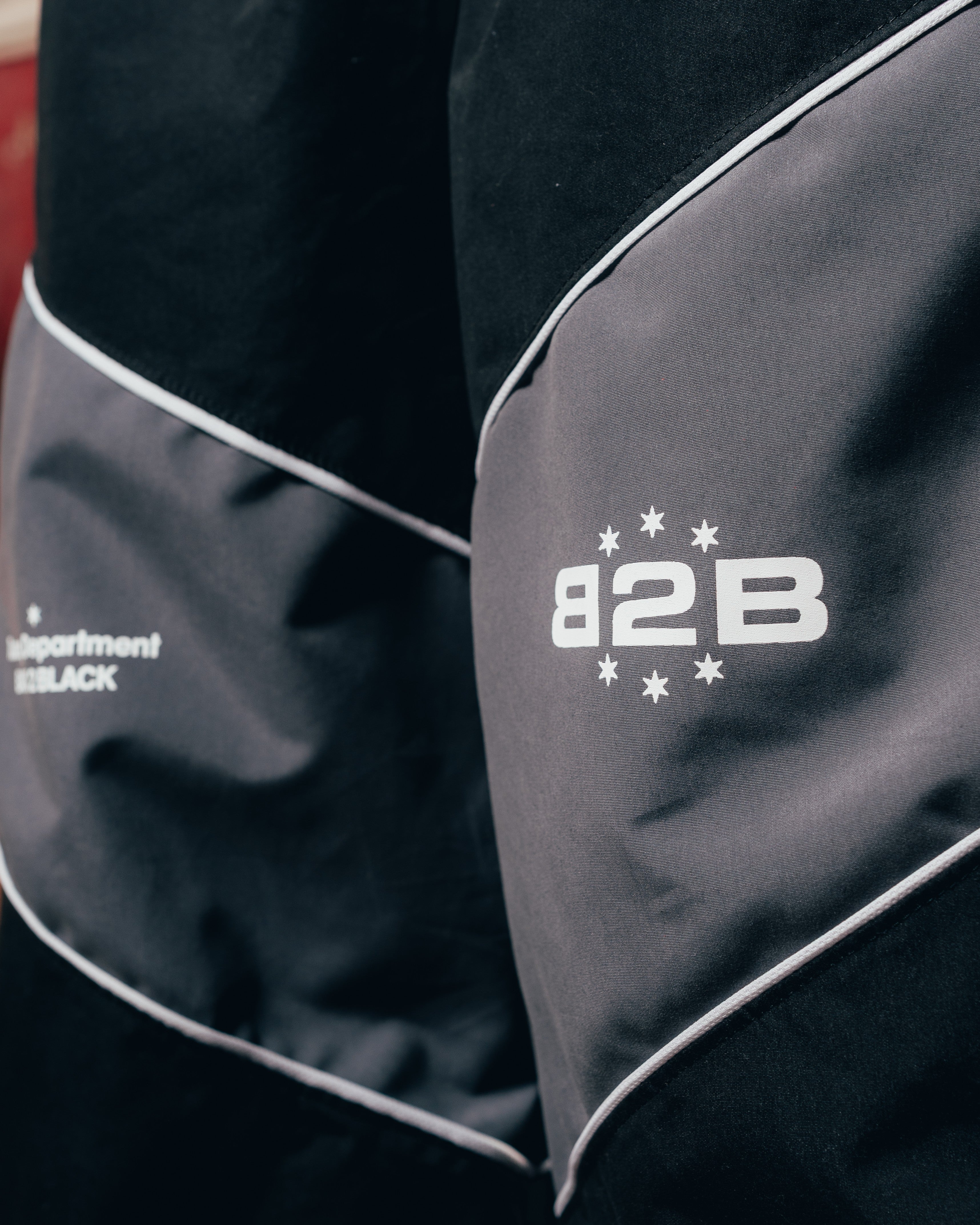 CONJUNTO ROMPEVIENTOS [ B2B ] BLACK