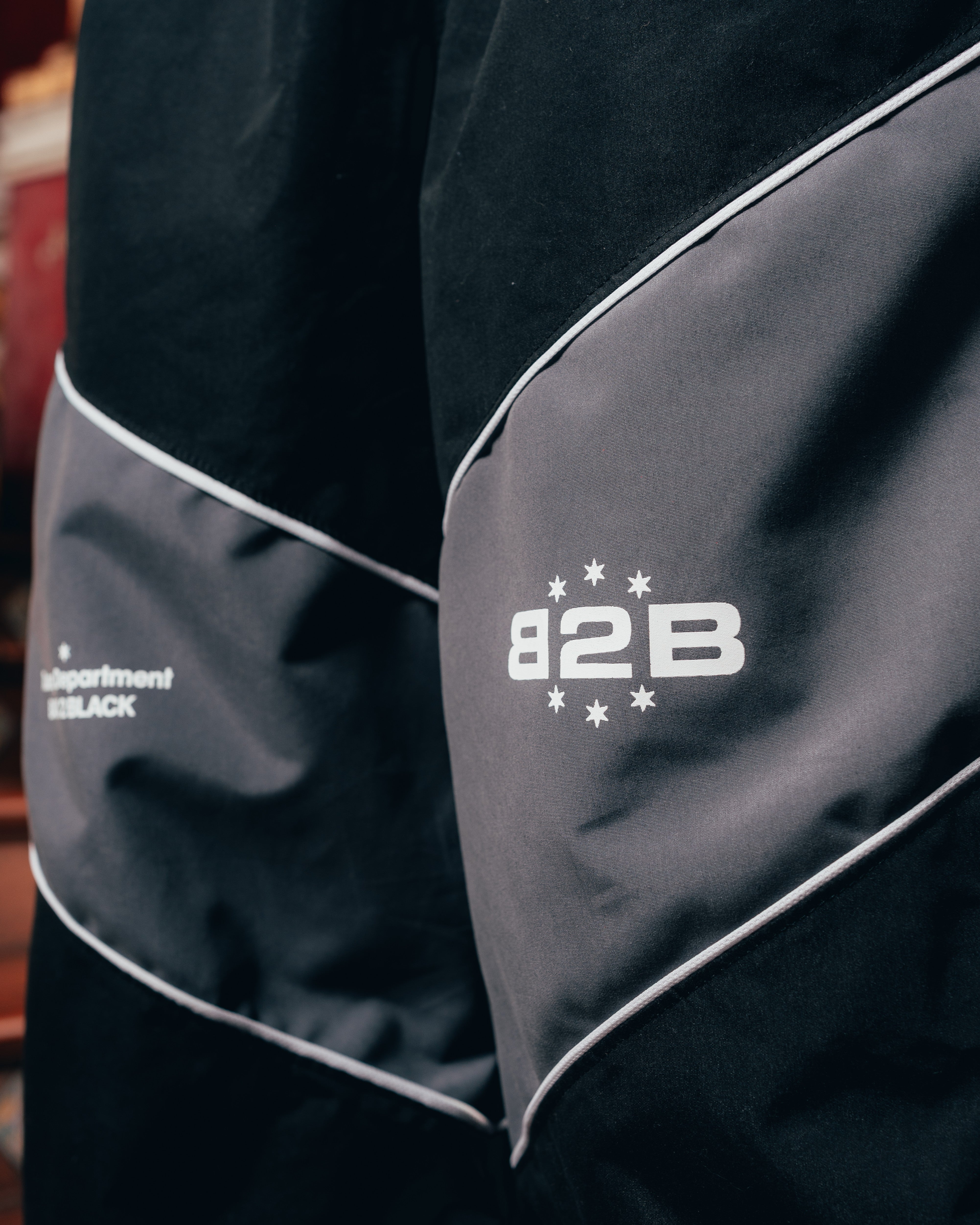 JOGGER DEPORTIVO ROMPEVIENTO [ B2B ] BLACK
