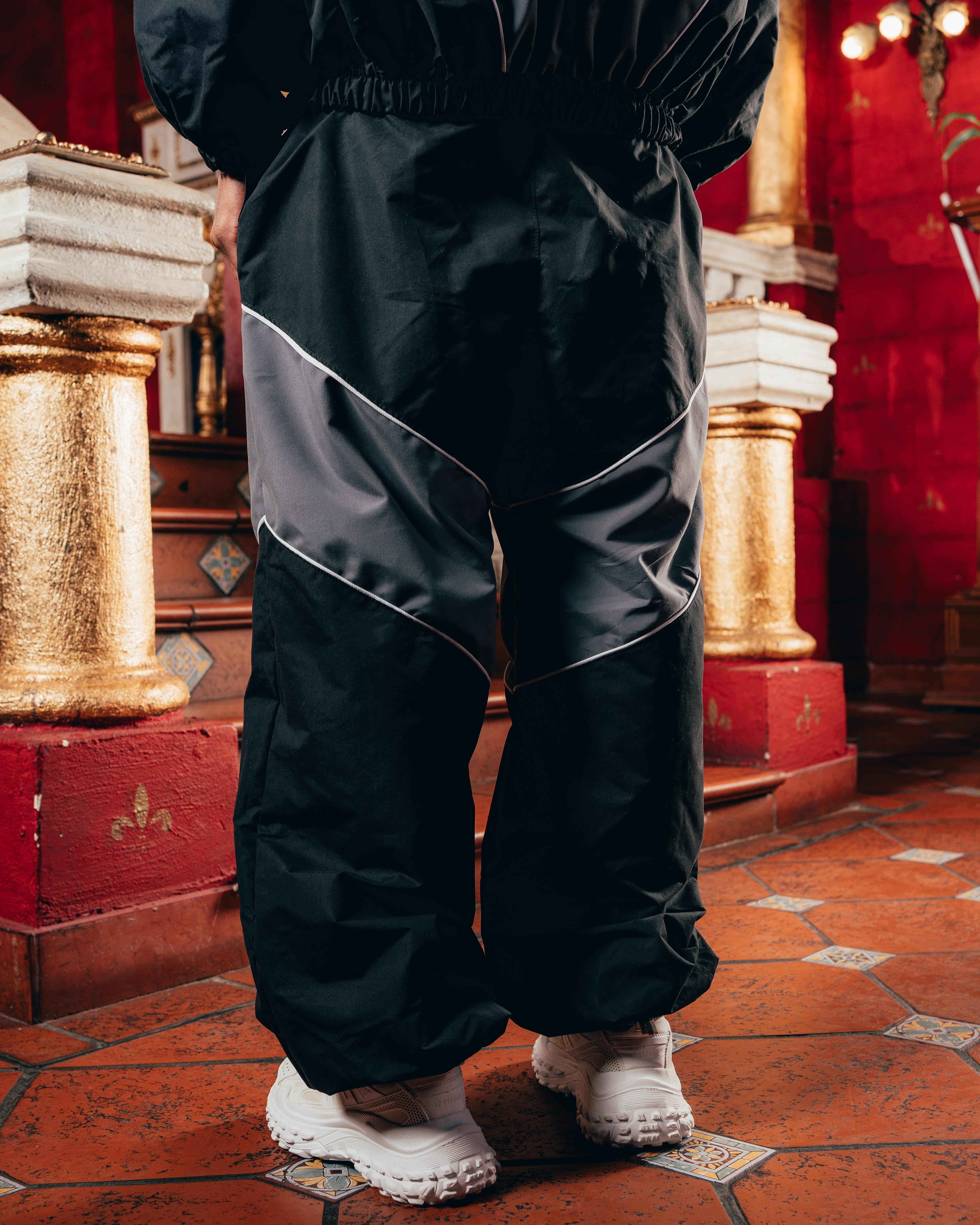 JOGGER DEPORTIVO ROMPEVIENTO [ B2B ] BLACK
