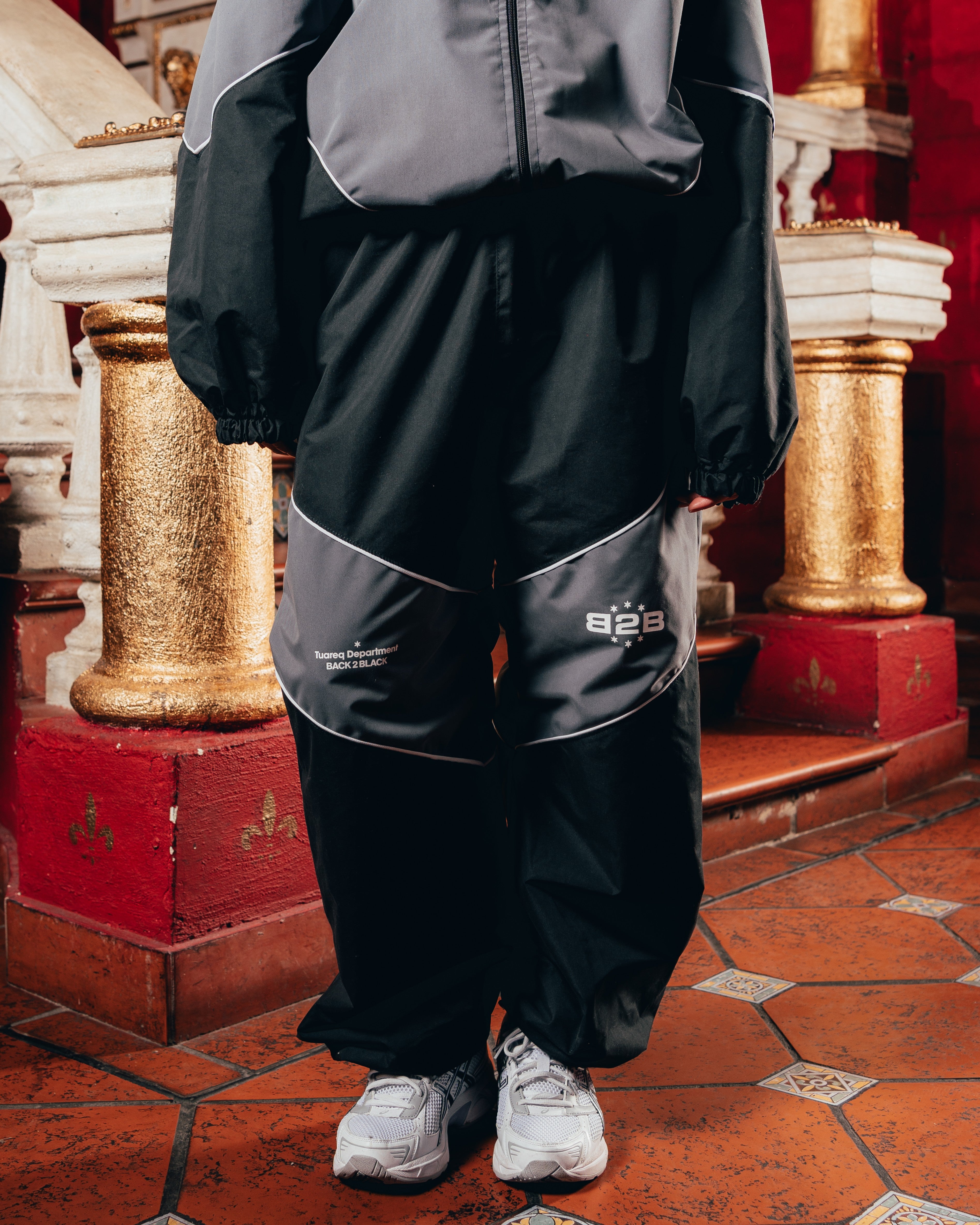 JOGGER DEPORTIVO ROMPEVIENTO [ B2B ] BLACK