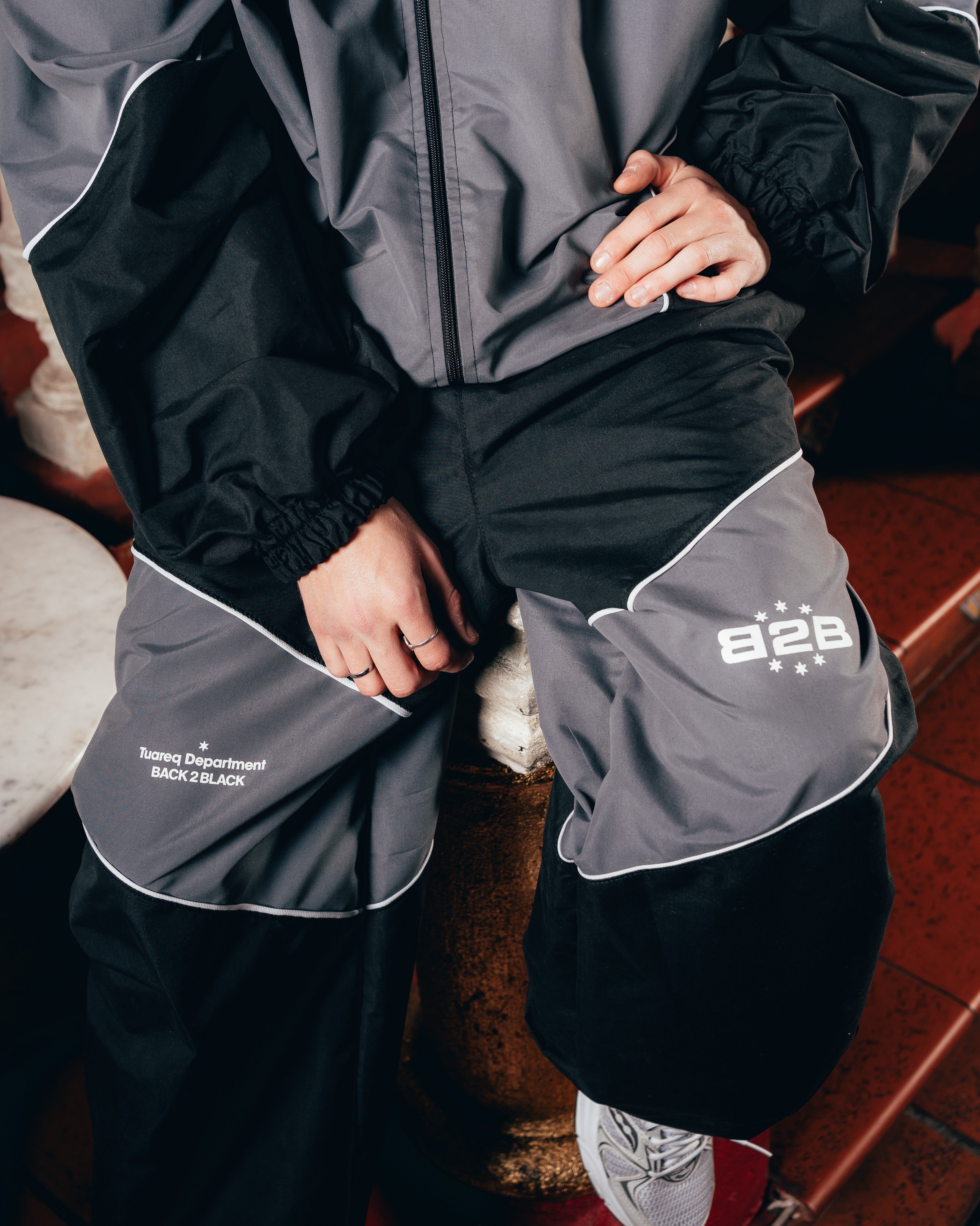 JOGGER DEPORTIVO ROMPEVIENTO [ B2B ] BLACK