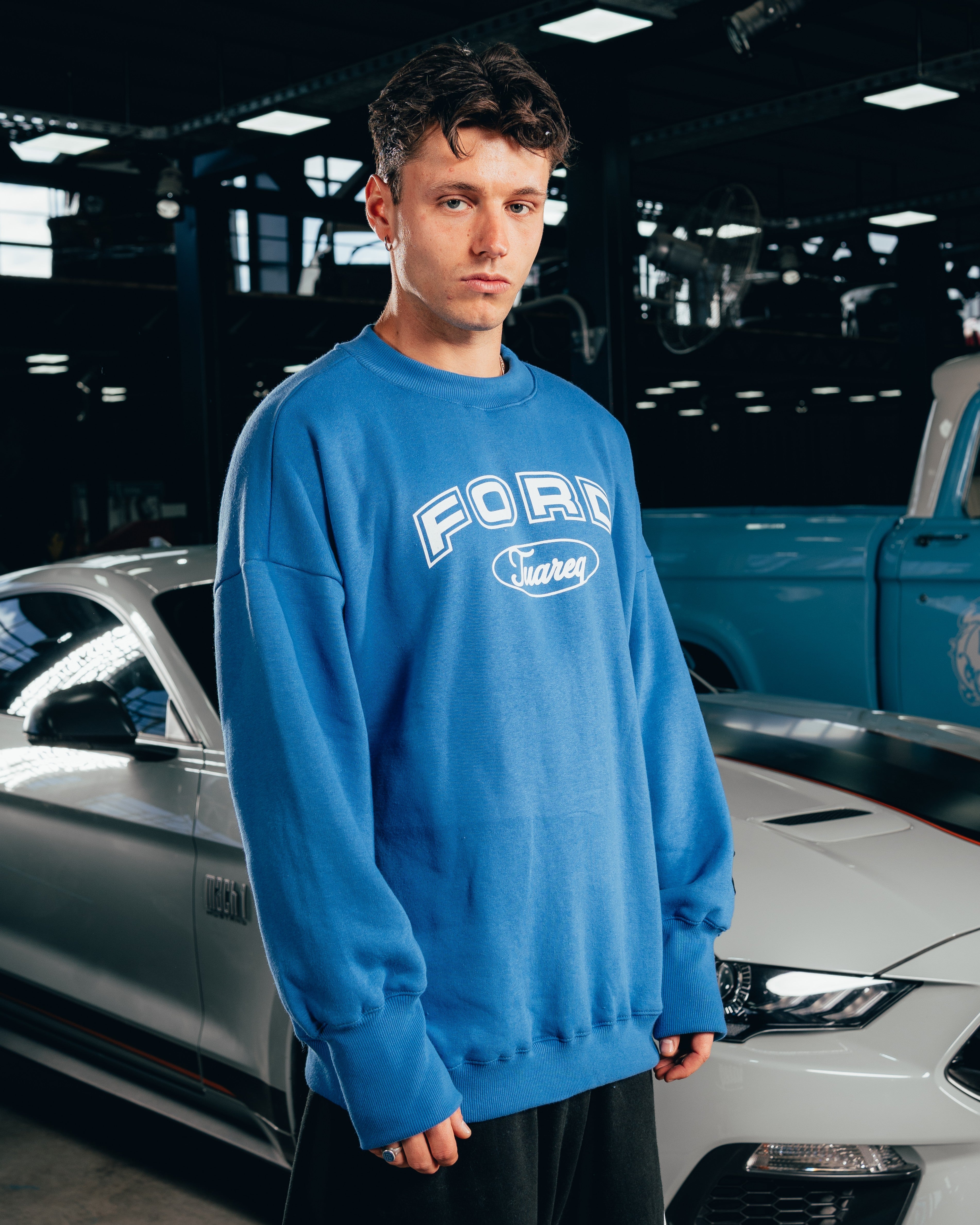 CREWNECK [ FORD ] UNIVERSITY BLUE