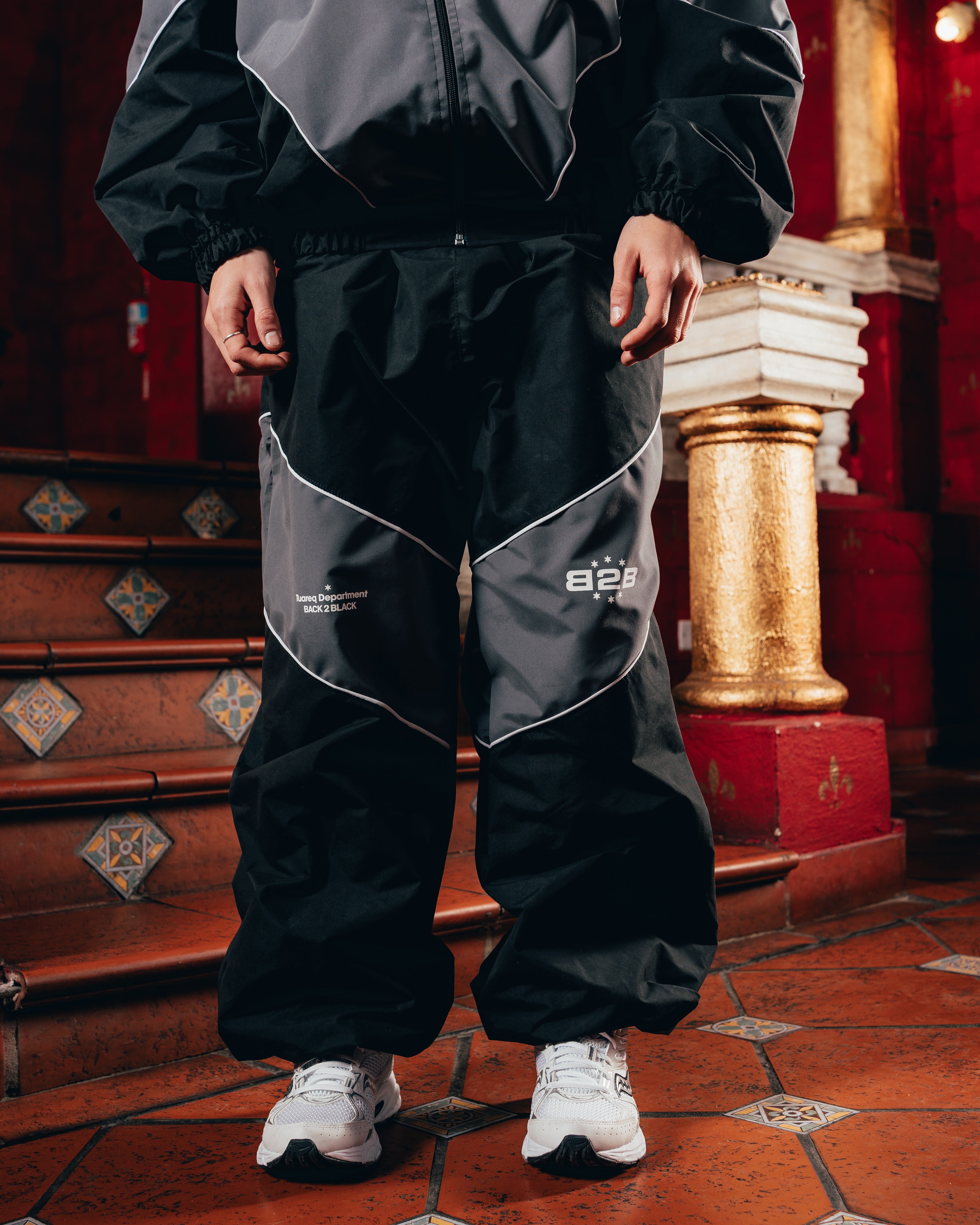 JOGGER DEPORTIVO ROMPEVIENTO [ B2B ] BLACK