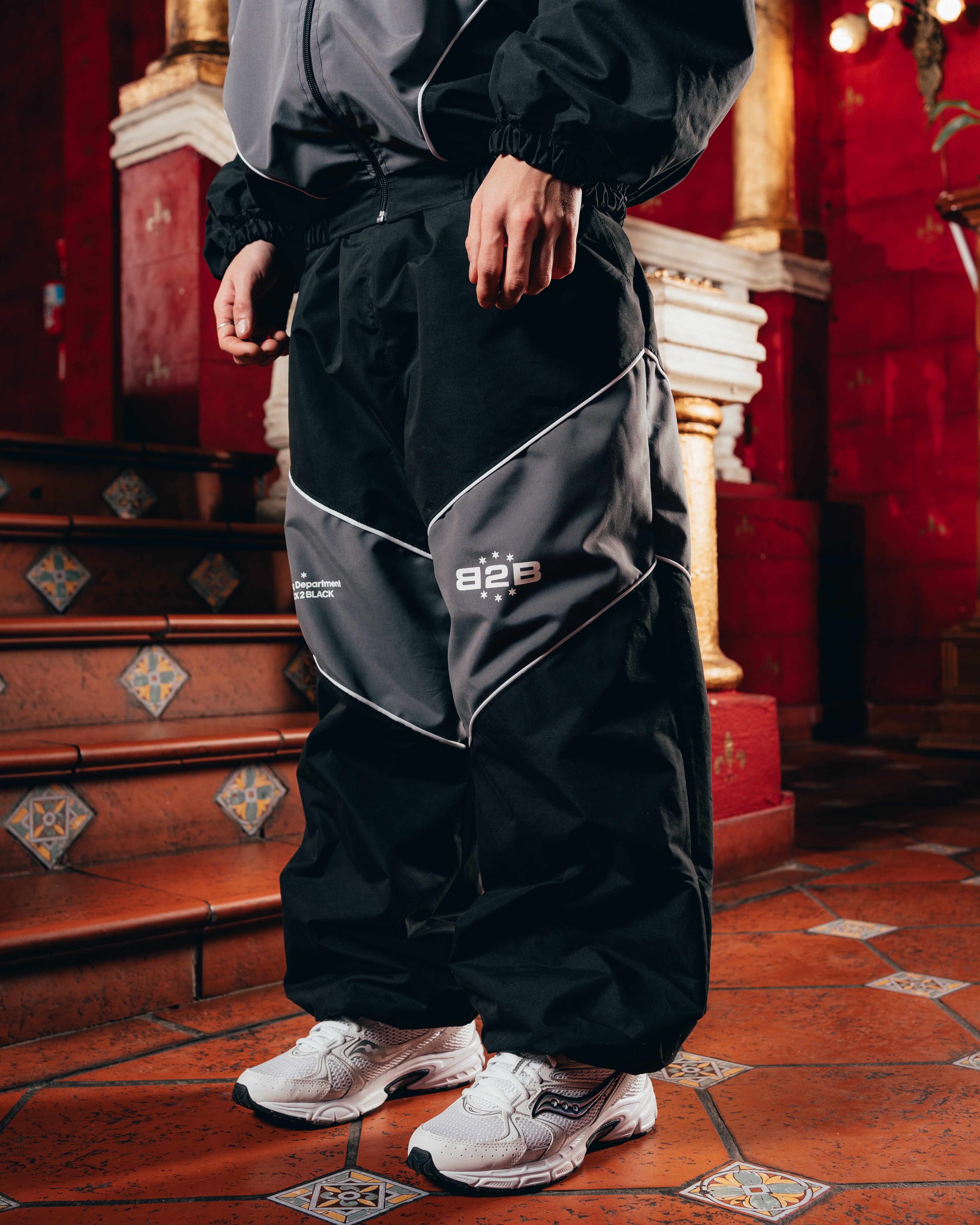 JOGGER DEPORTIVO ROMPEVIENTO [ B2B ] BLACK