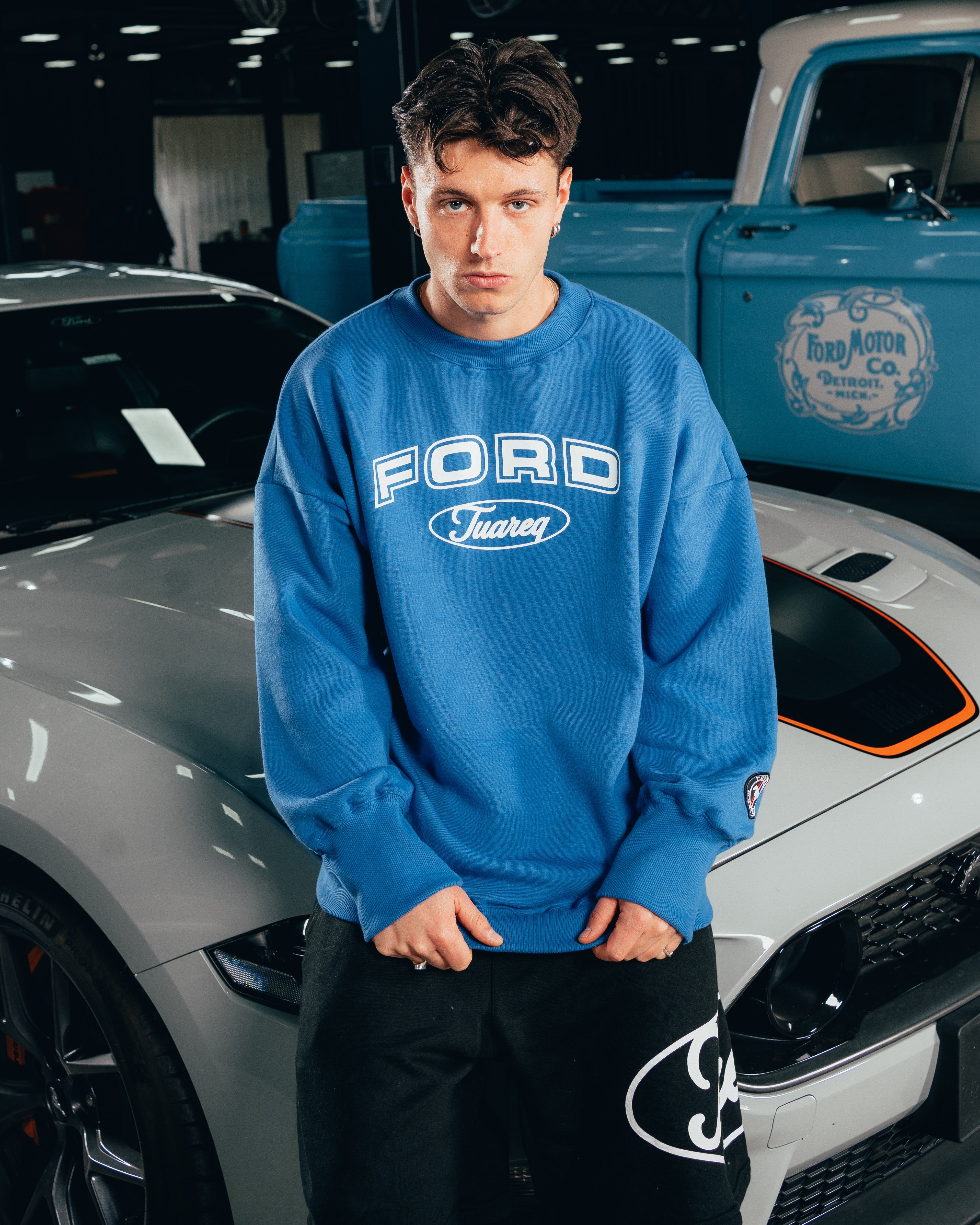 CREWNECK [ FORD ] UNIVERSITY BLUE