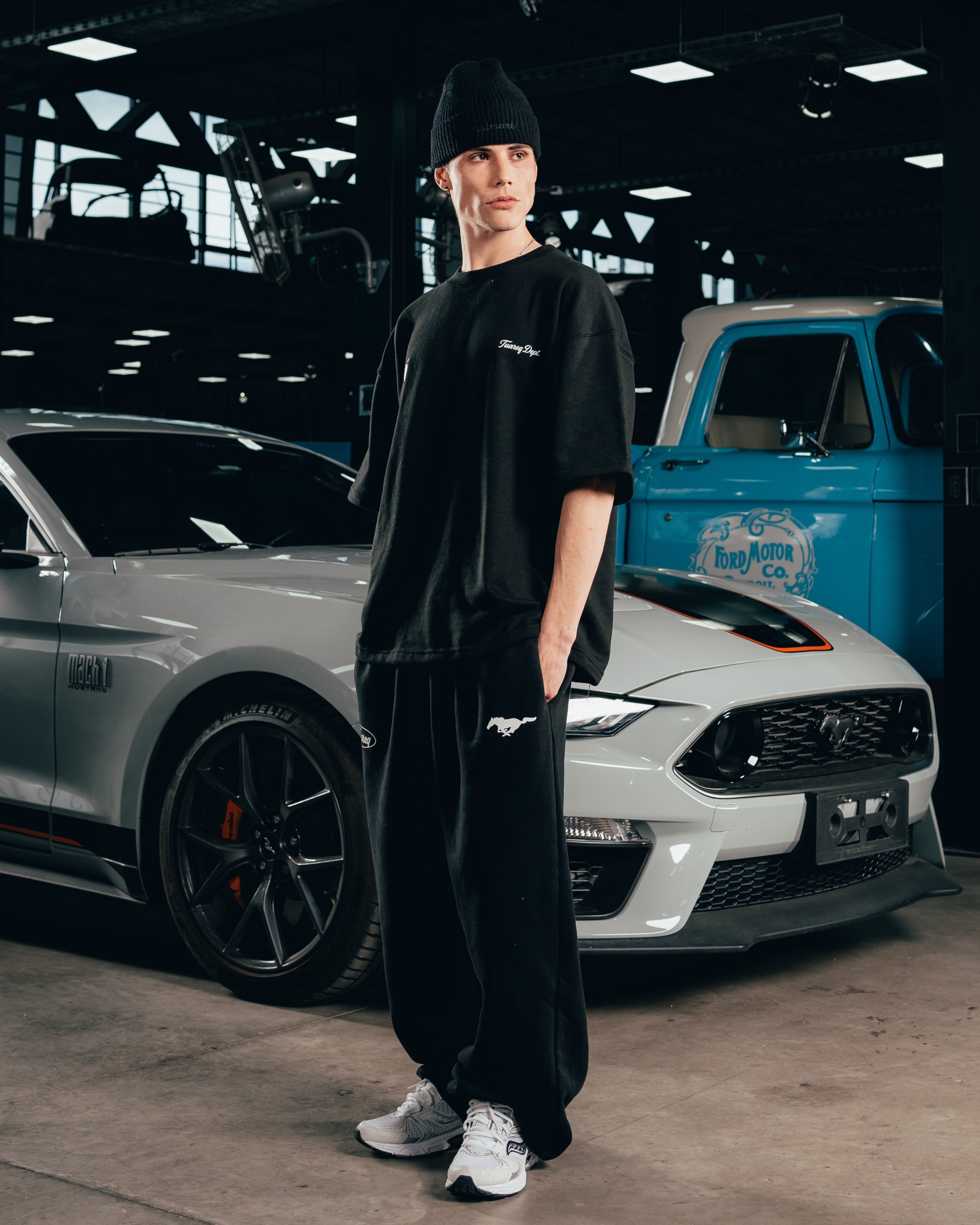 JOGGER OVERSIZED [ FORD ] MUSTANG BLACK