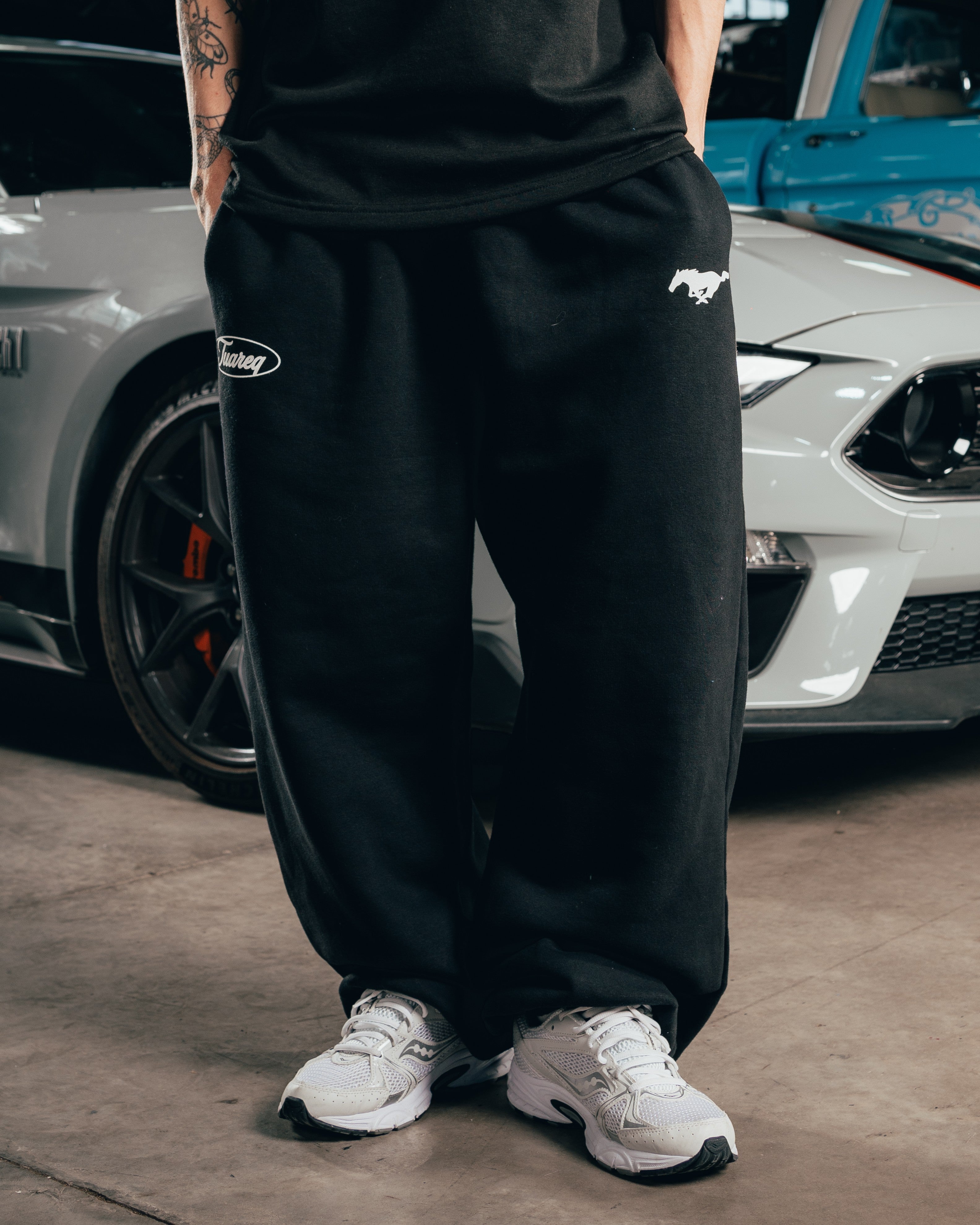 JOGGER OVERSIZED [ FORD ] MUSTANG BLACK