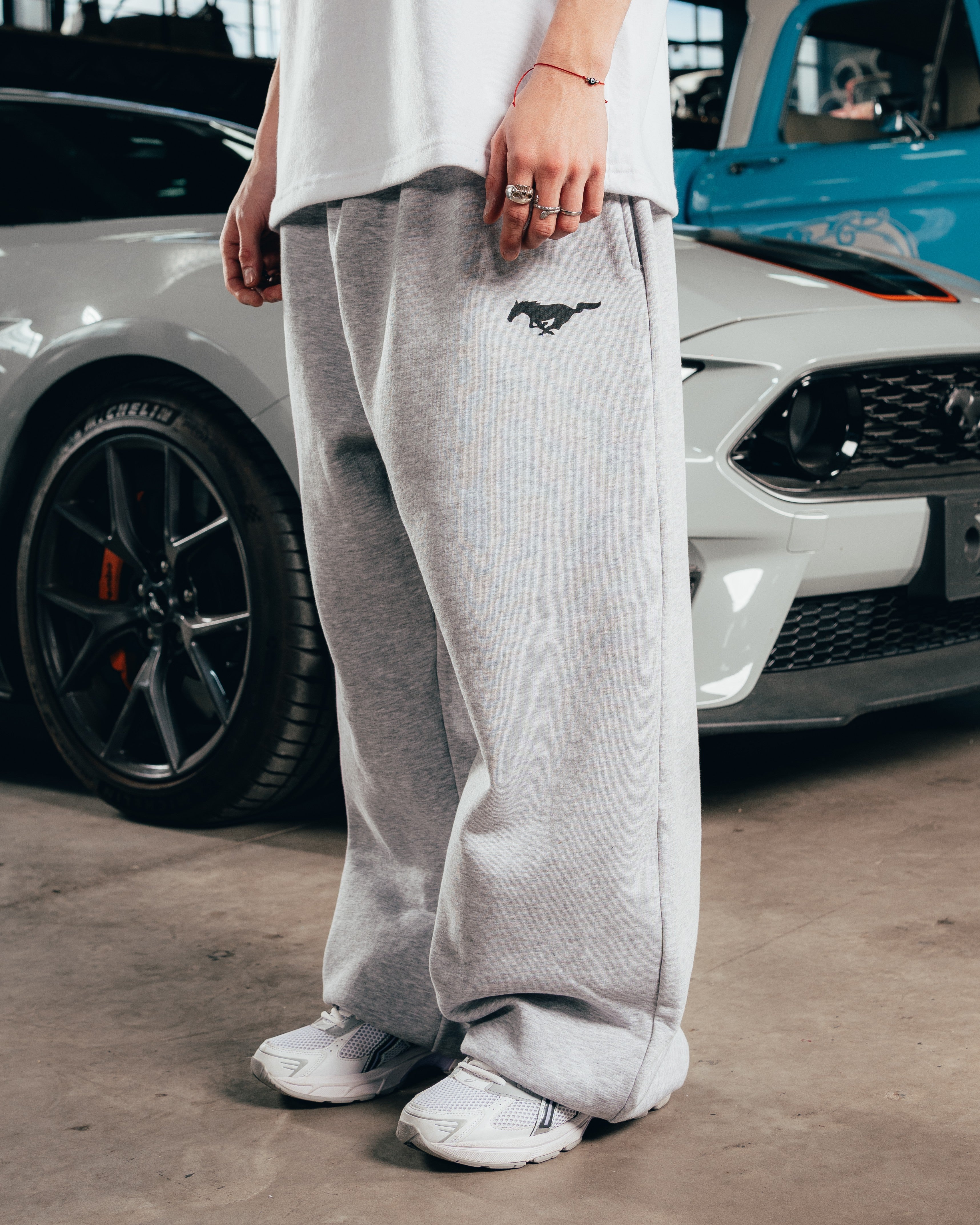 JOGGER OVERSIZED [ FORD ] MUSTANG GREY