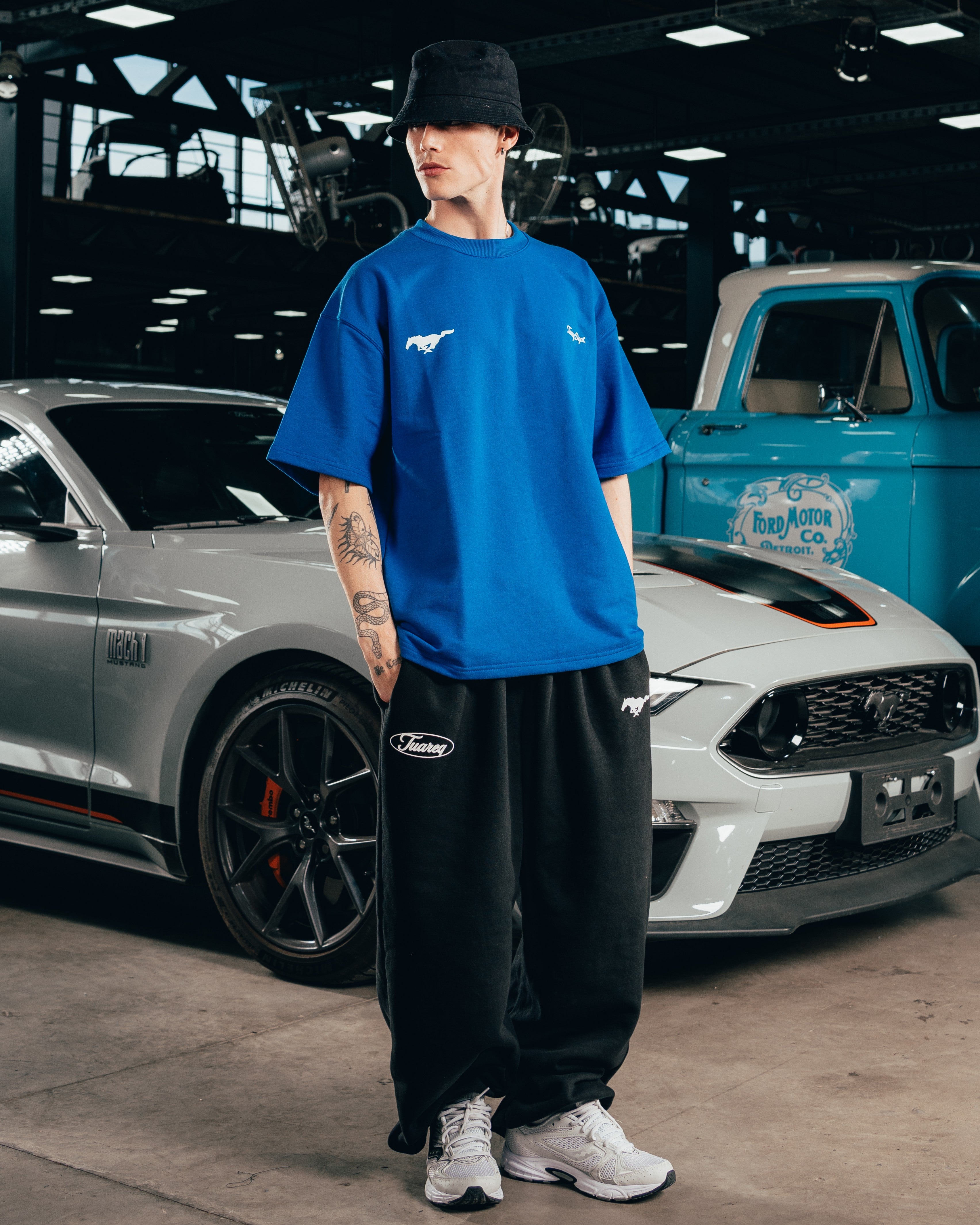 JOGGER OVERSIZED [ FORD ] MUSTANG BLACK