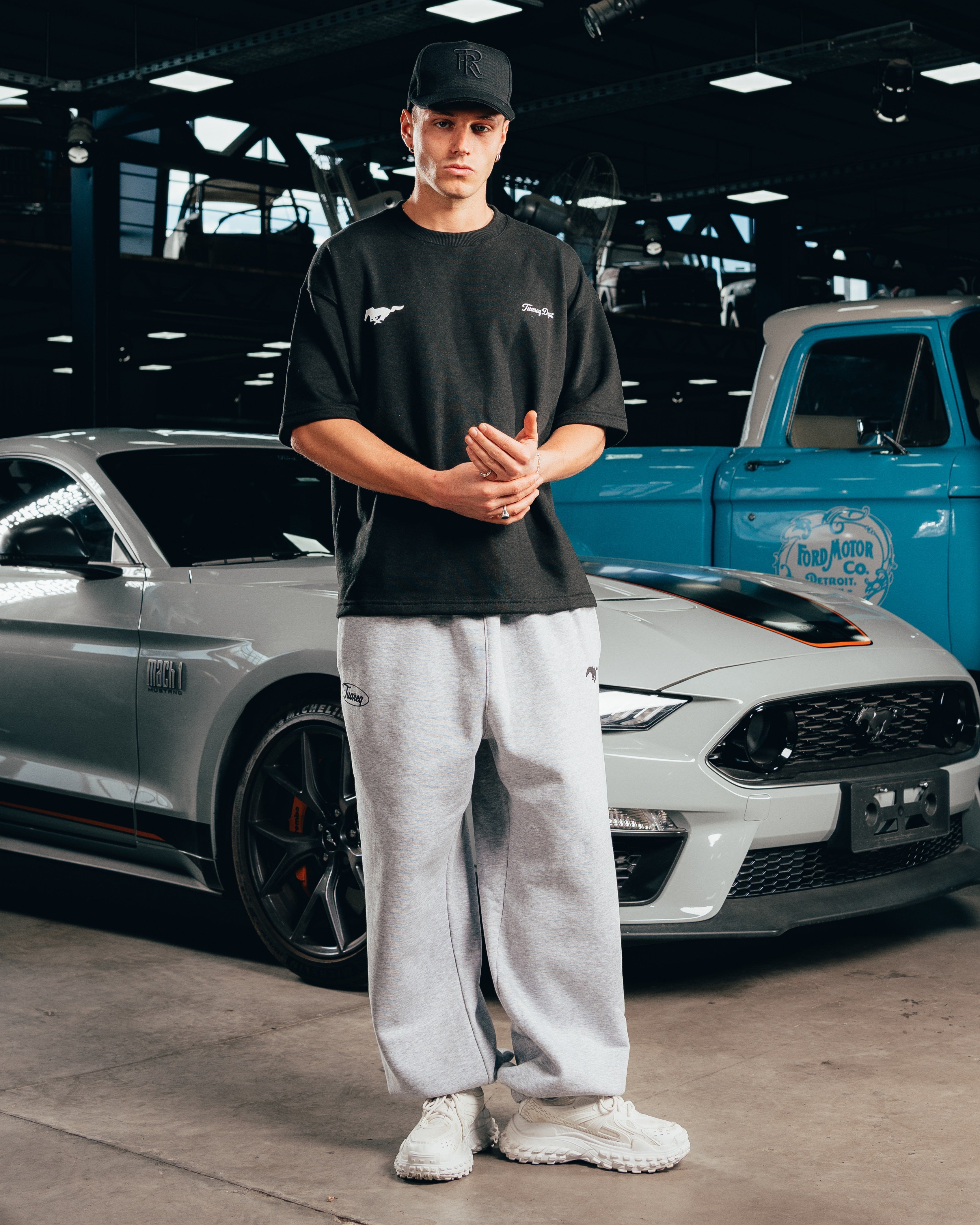 JOGGER OVERSIZED [ FORD ] MUSTANG GREY
