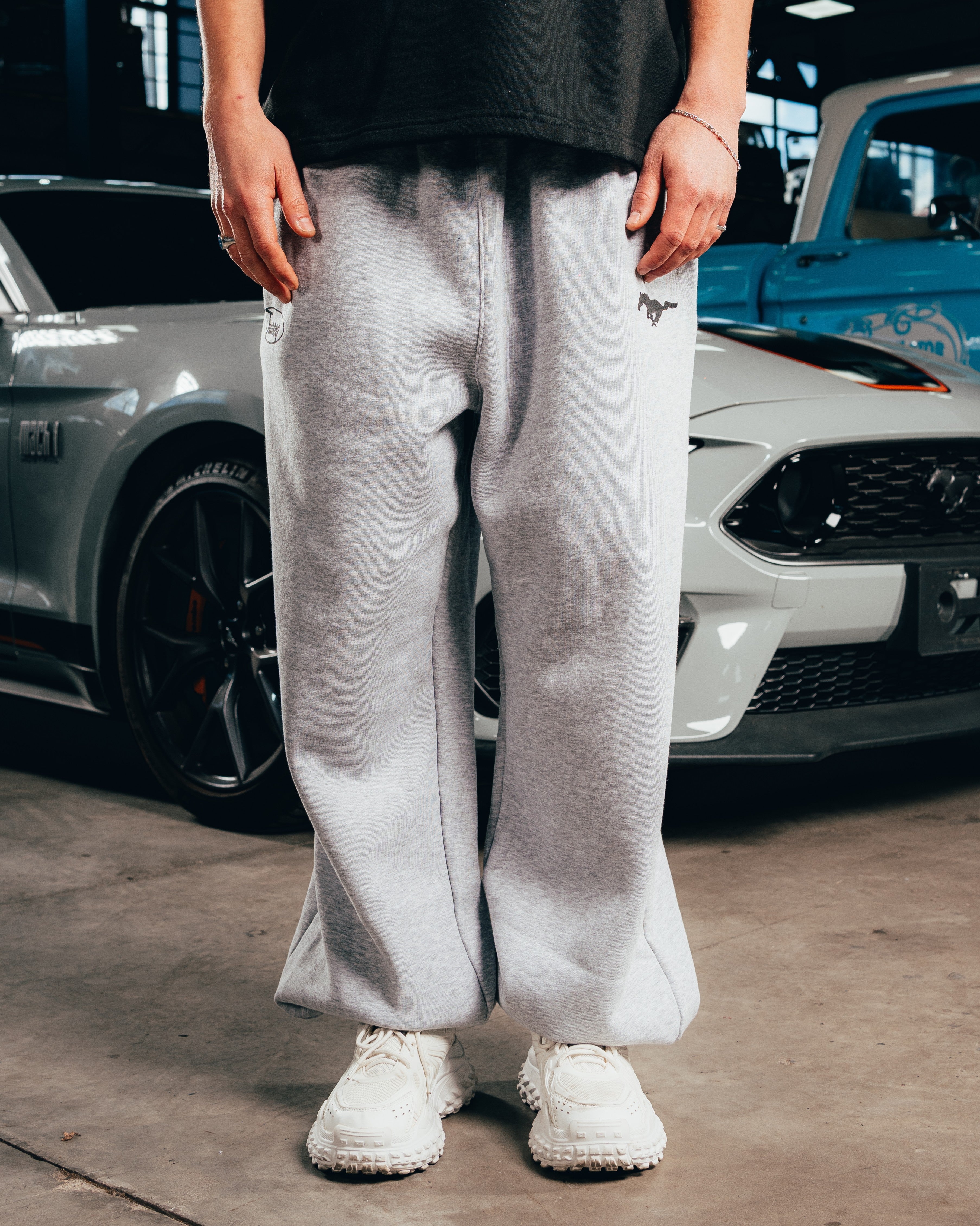 JOGGER OVERSIZED [ FORD ] MUSTANG GREY