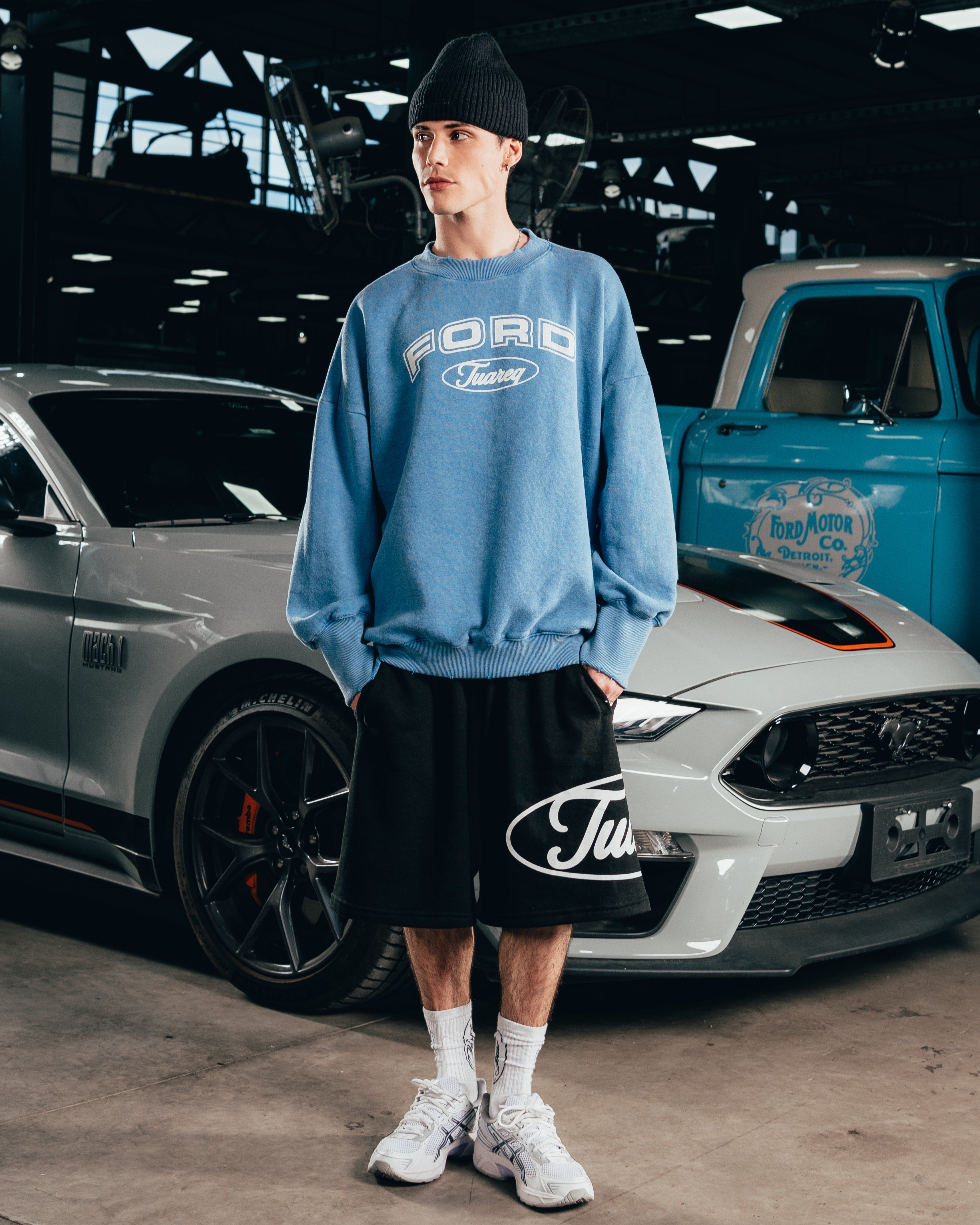 CREWNECK [ FORD ] UNIVERSITY ACID WASHED