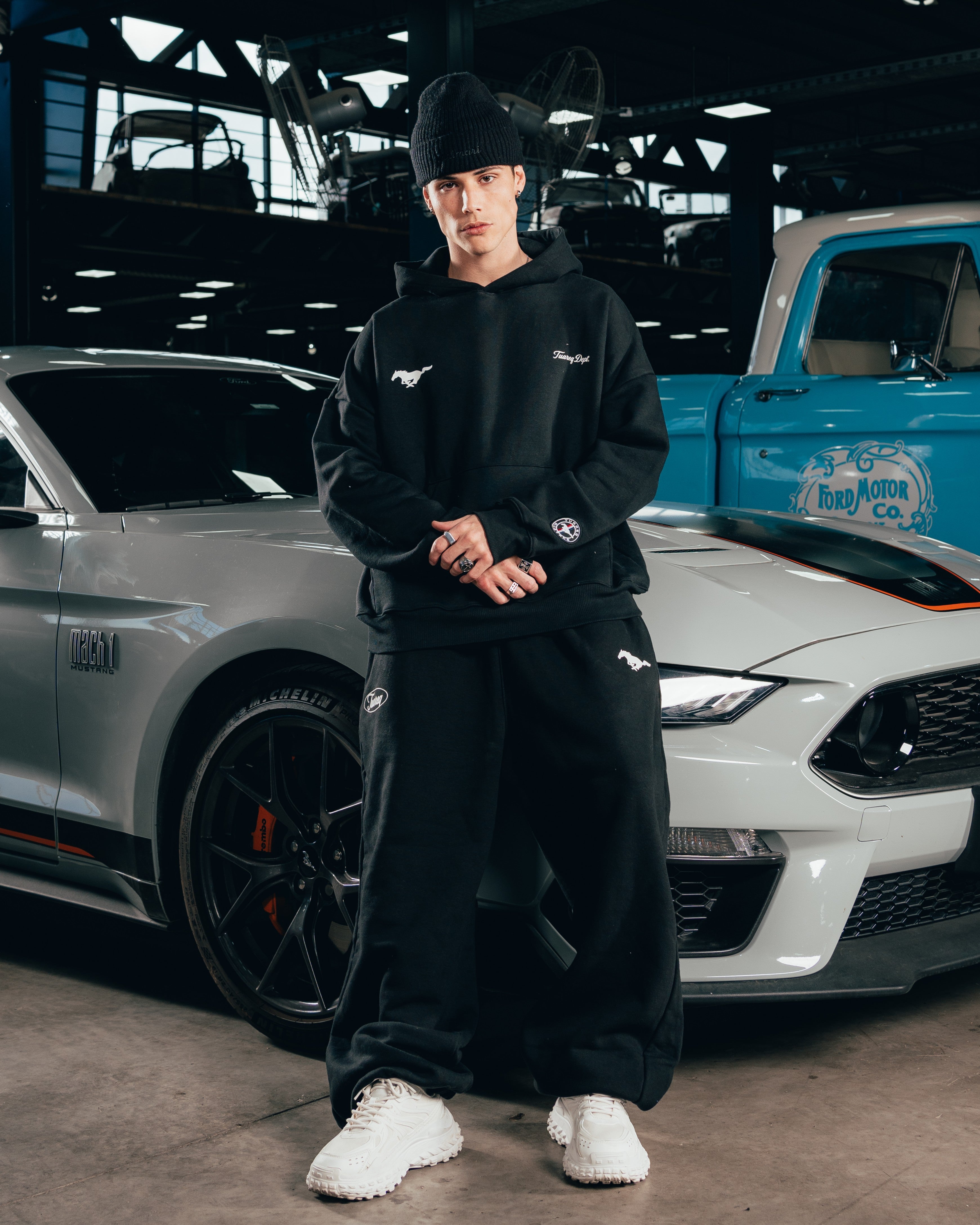 JOGGER OVERSIZED [ FORD ] MUSTANG BLACK