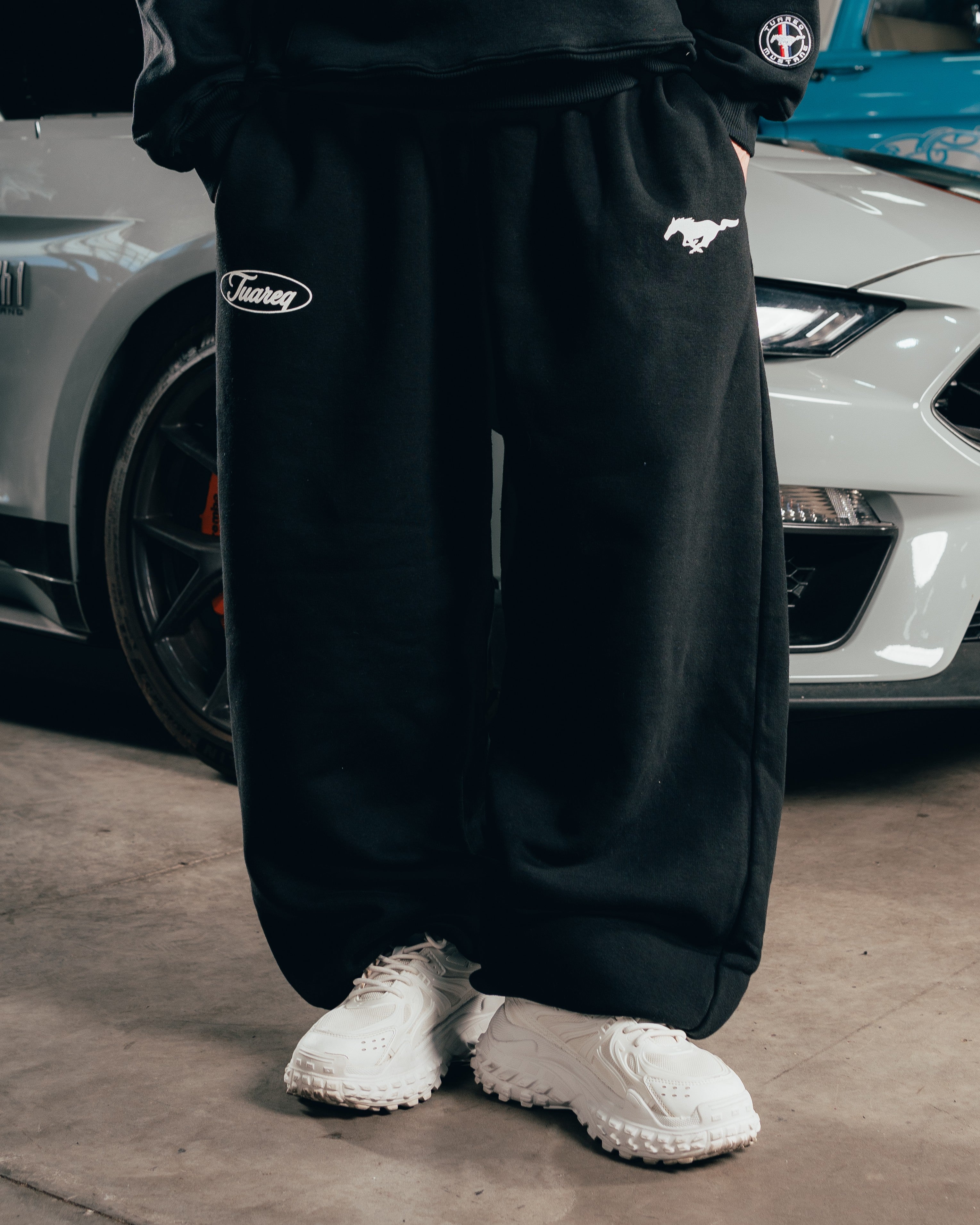 JOGGER OVERSIZED [ FORD ] MUSTANG BLACK