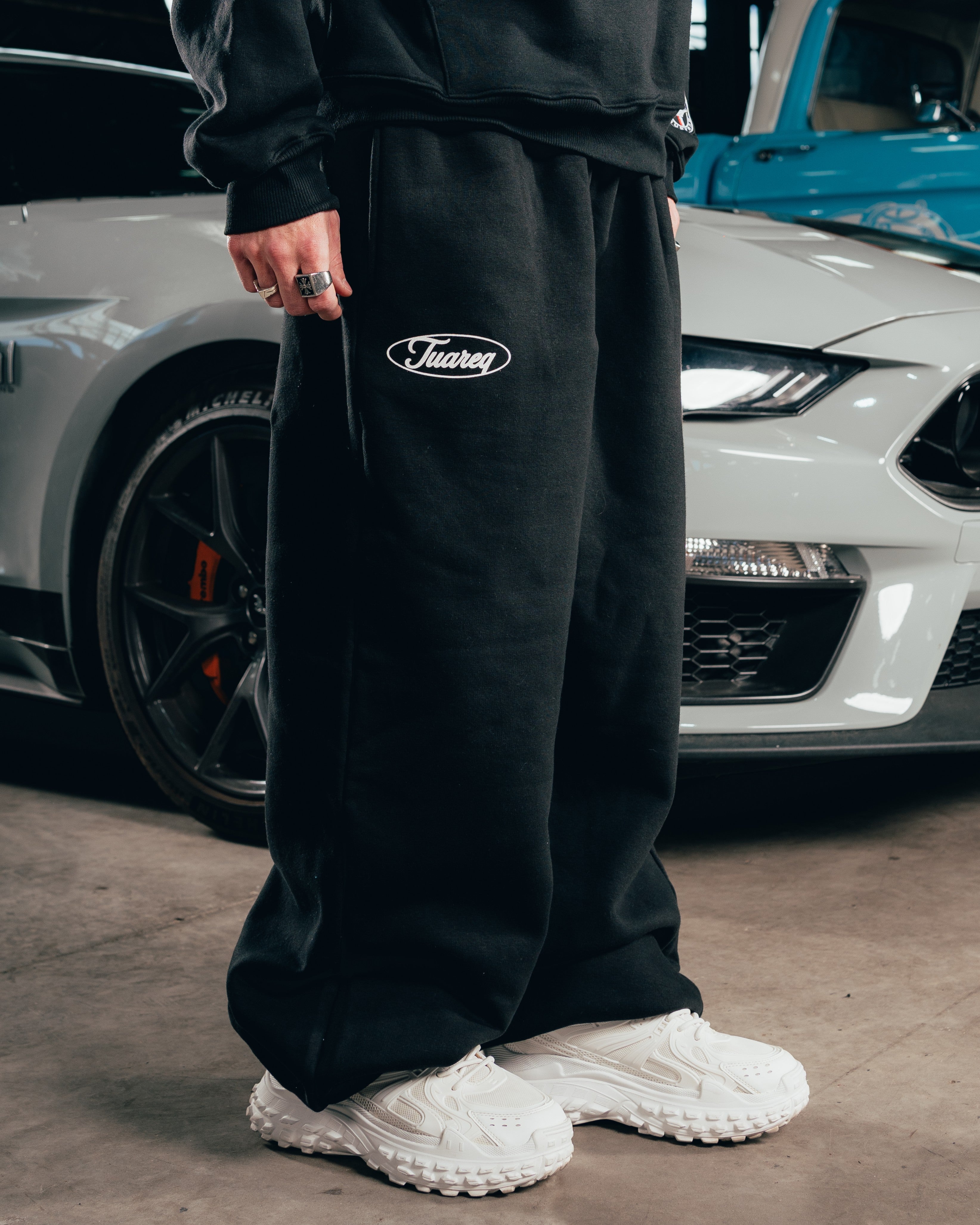 JOGGER OVERSIZED [ FORD ] MUSTANG BLACK