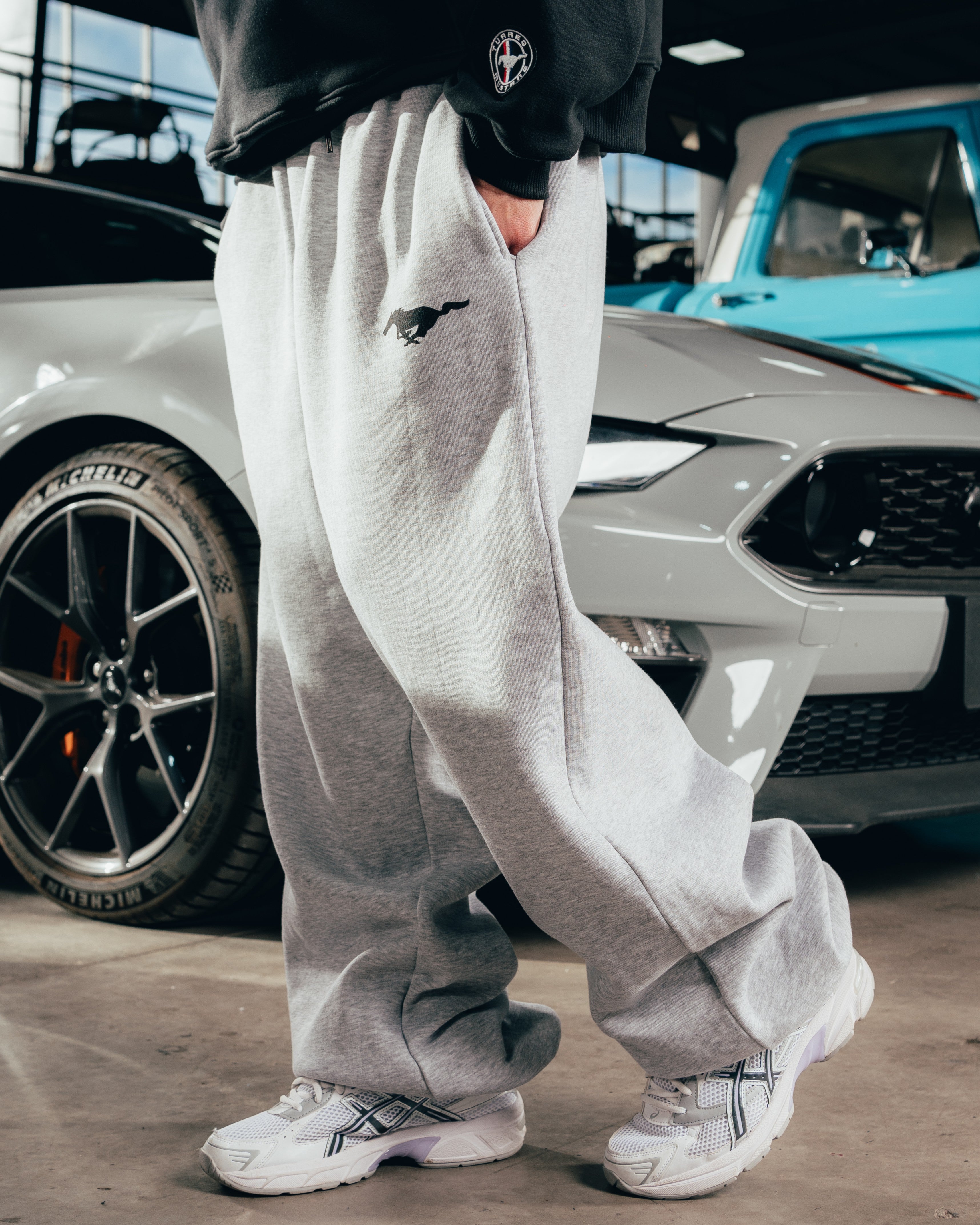 JOGGER OVERSIZED [ FORD ] MUSTANG GREY