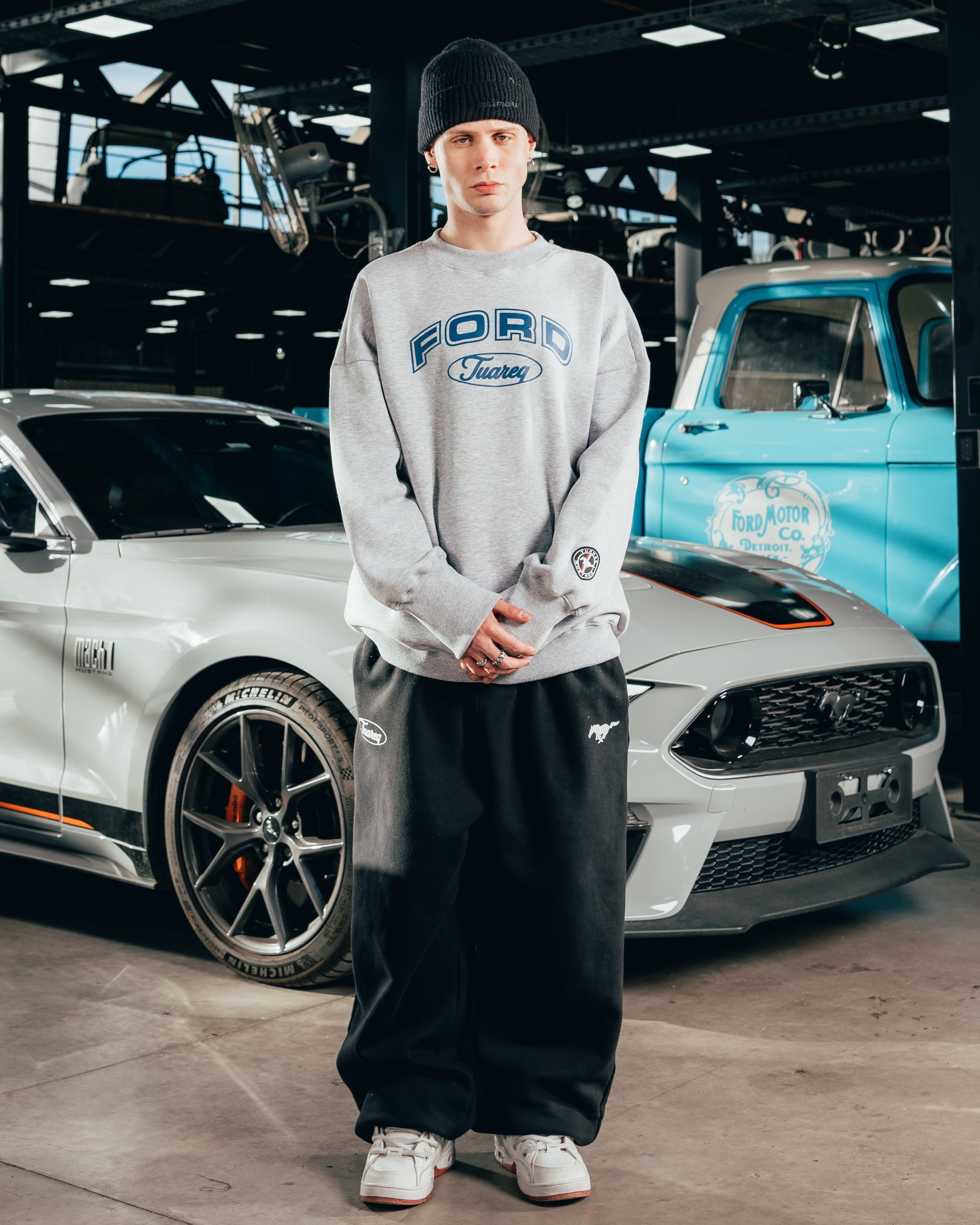 JOGGER OVERSIZED [ FORD ] MUSTANG BLACK