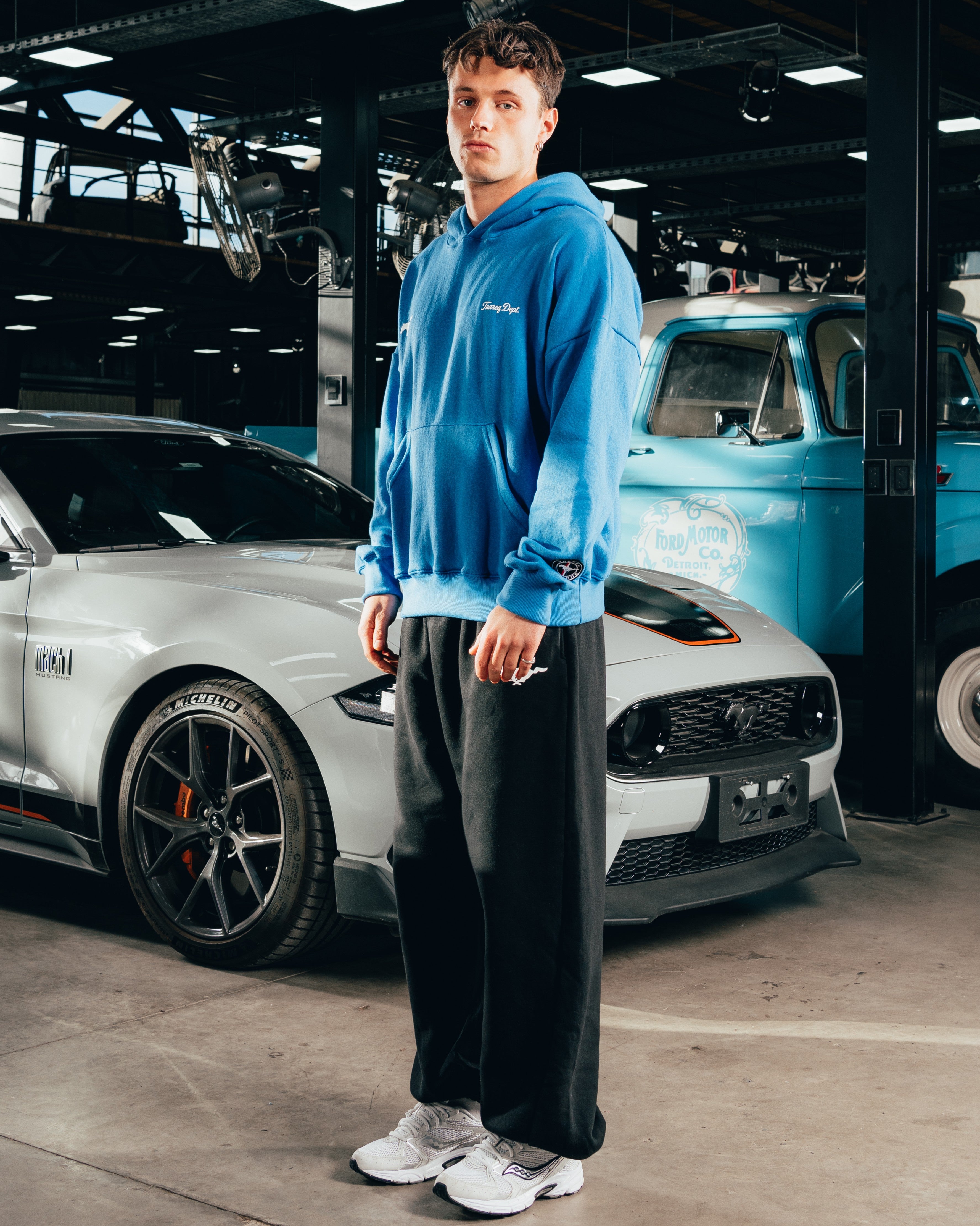 JOGGER OVERSIZED [ FORD ] MUSTANG BLACK