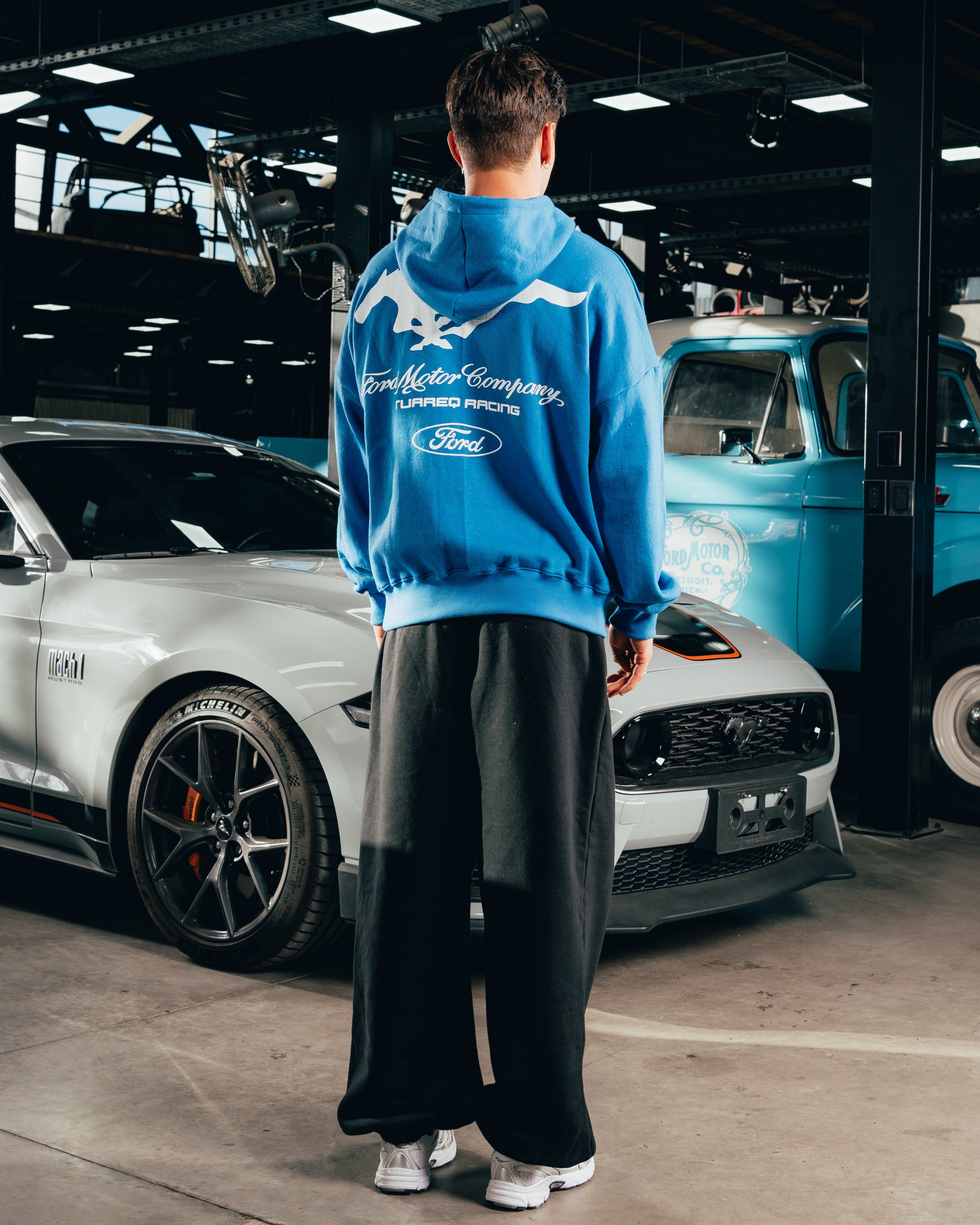 JOGGER OVERSIZED [ FORD ] MUSTANG BLACK