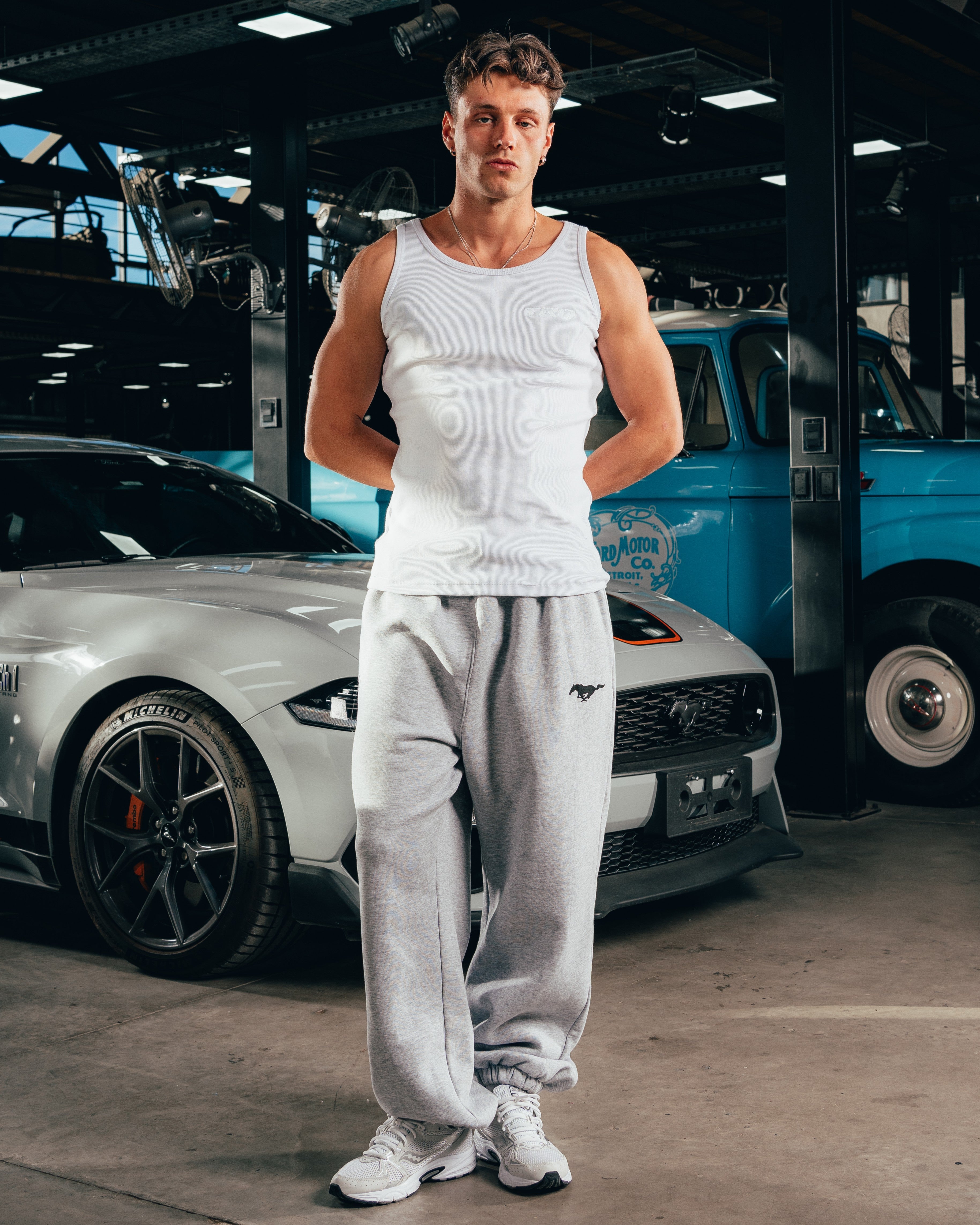 JOGGER OVERSIZED [ FORD ] MUSTANG GREY