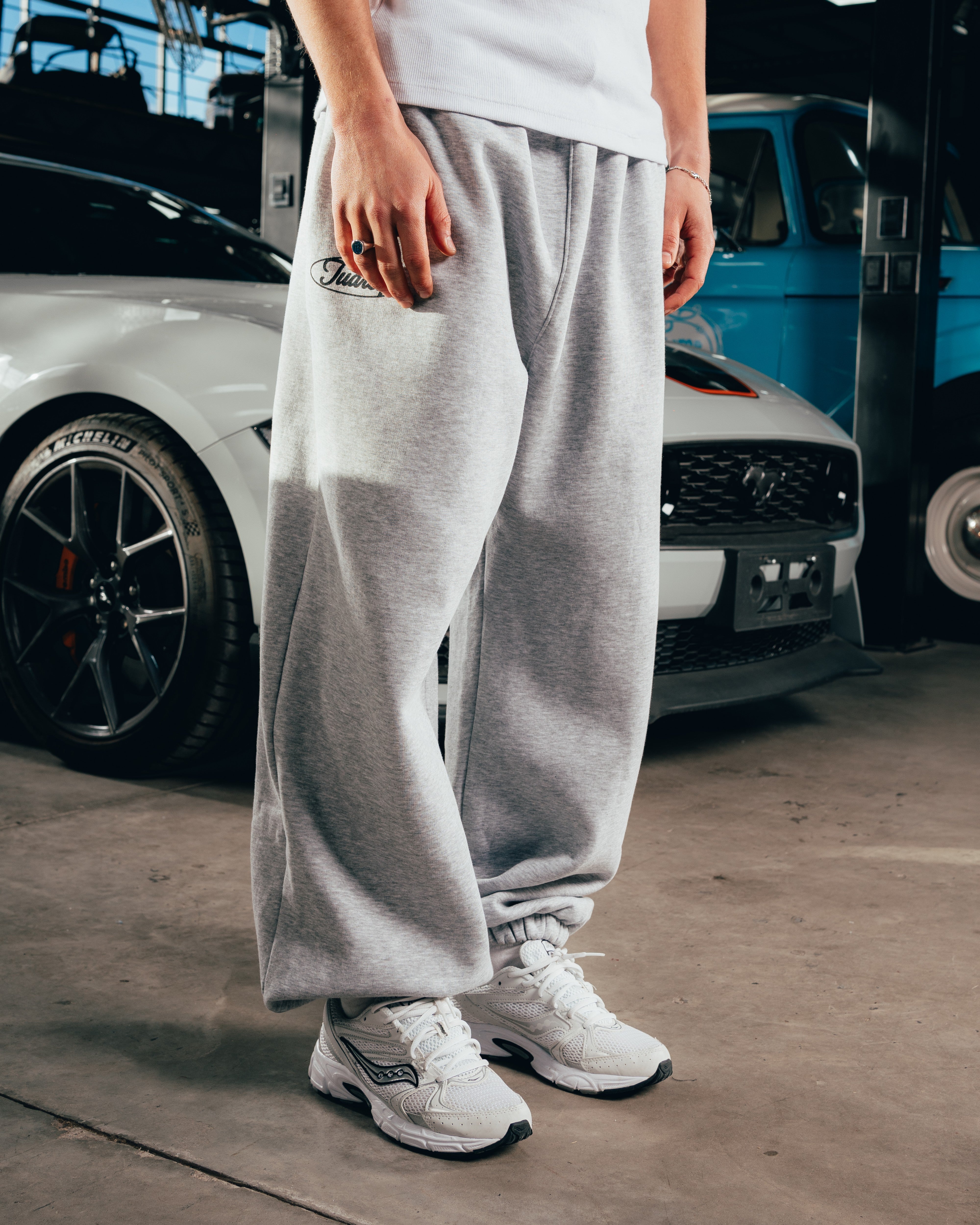 JOGGER OVERSIZED [ FORD ] MUSTANG GREY